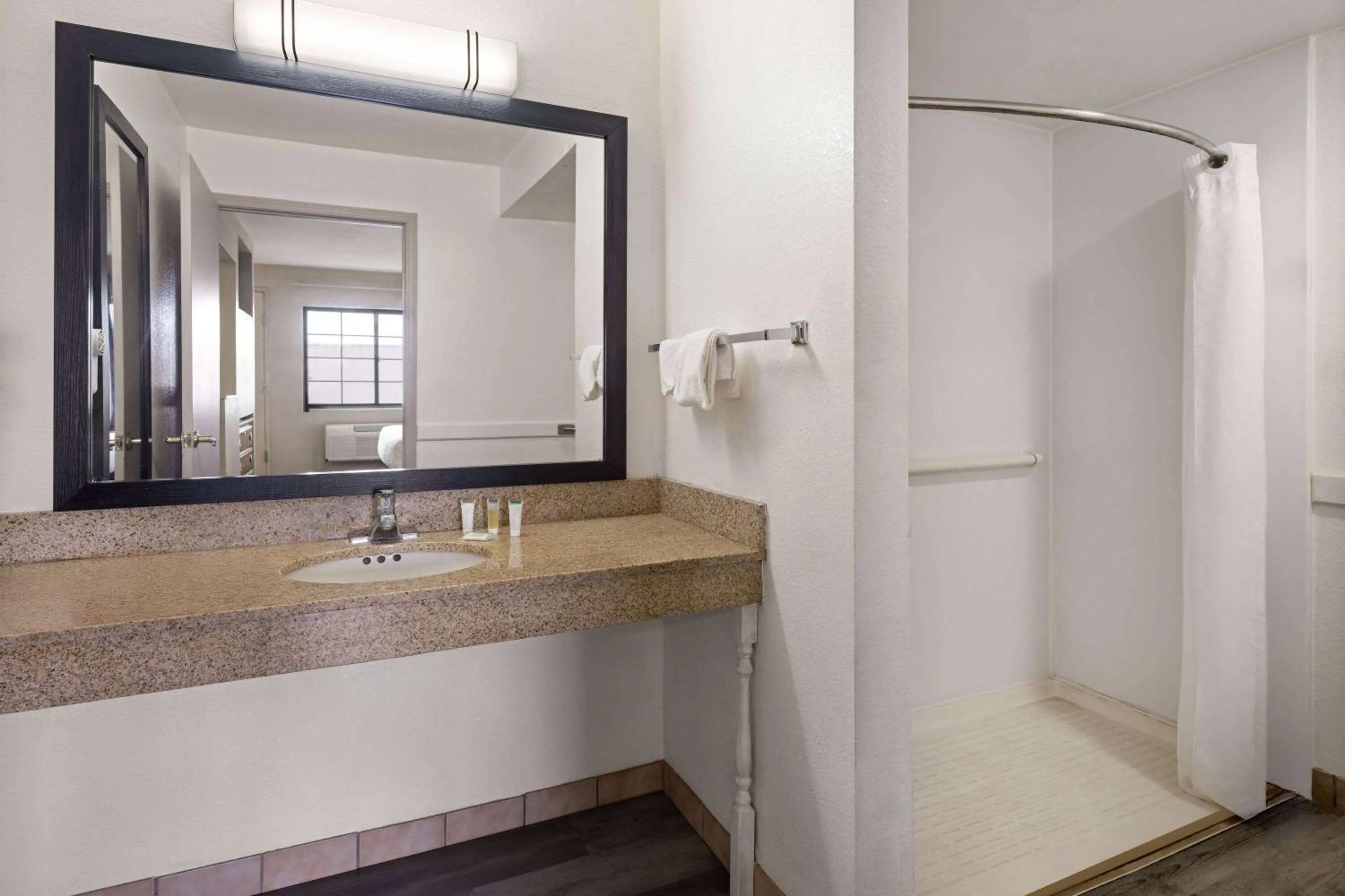 Photo of the whole room in Days Inn & Suites by Wyndham Kokomo