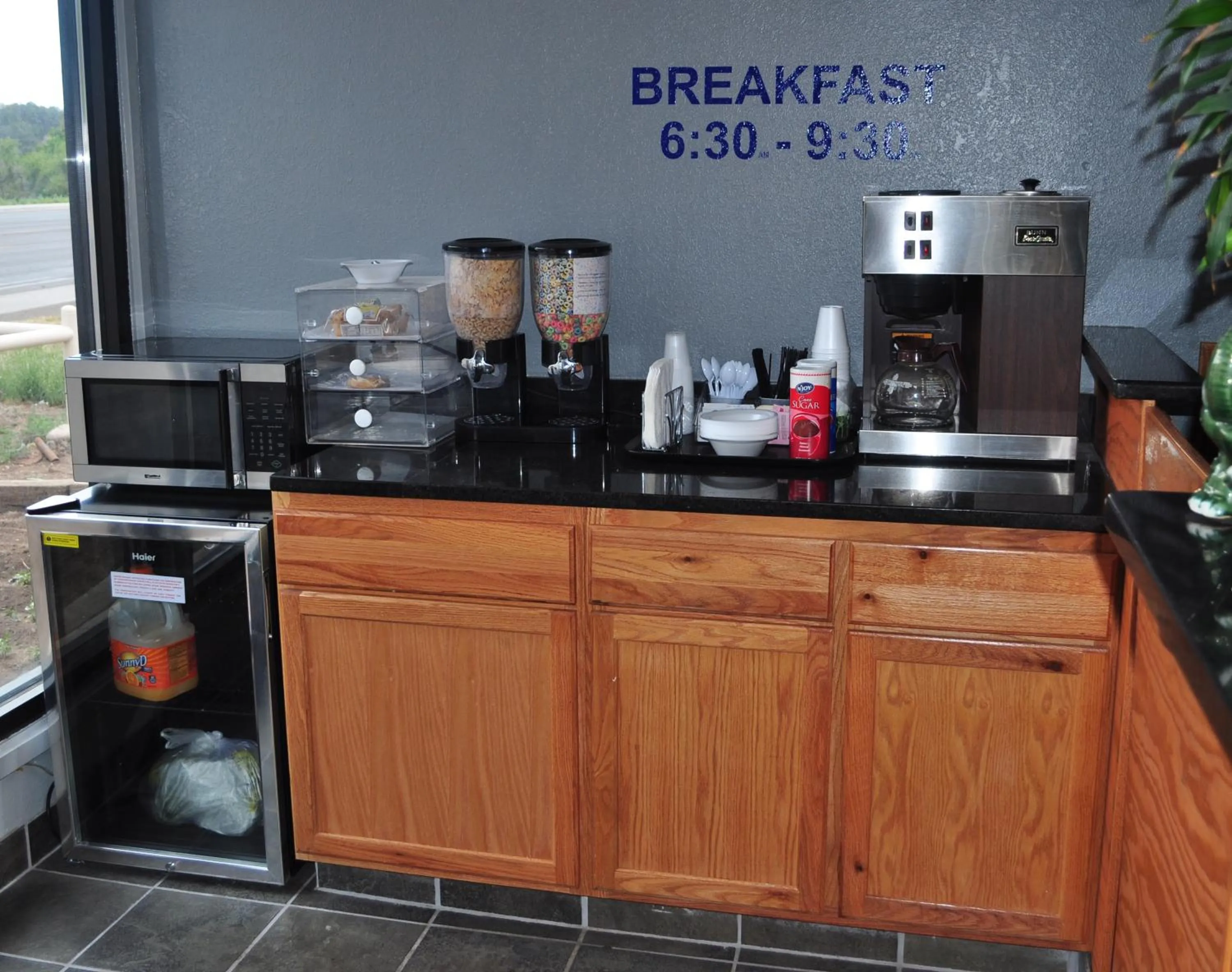 Continental breakfast in Bestway Inn
