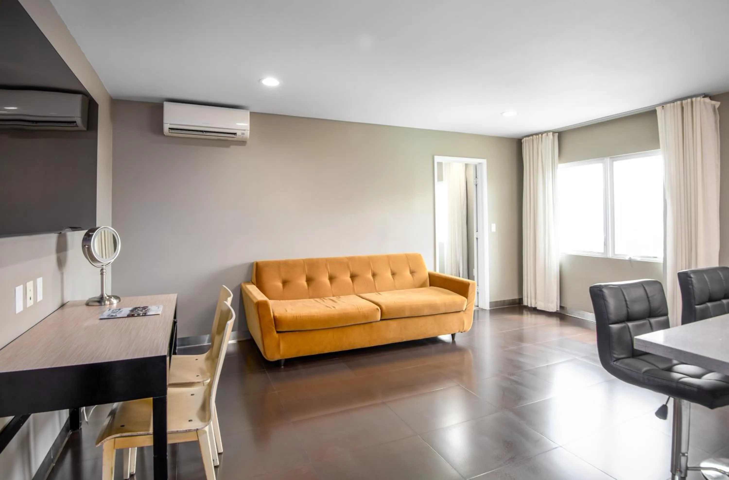 Living room in Grandview Inn