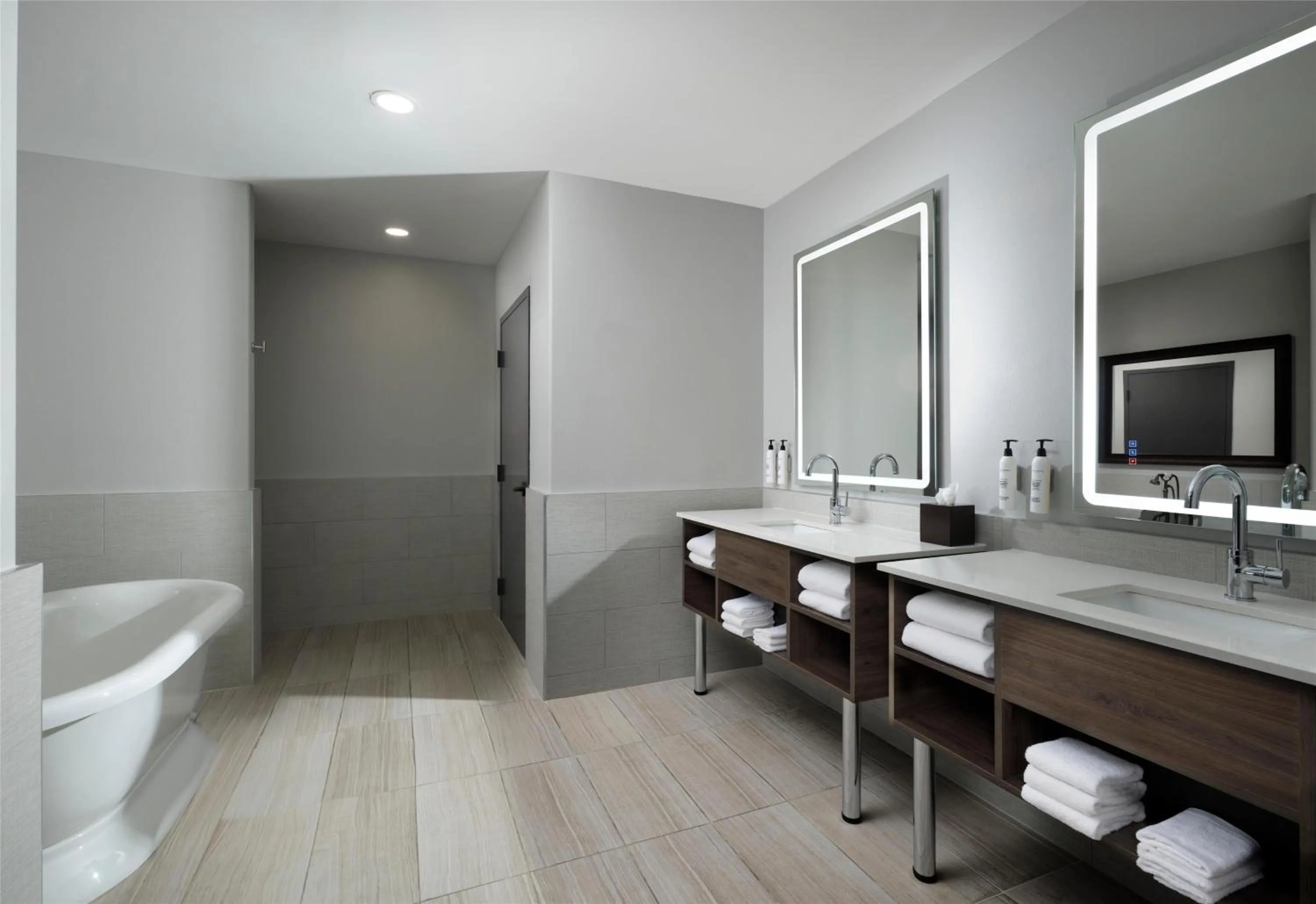 Bathroom in The Oread Lawrence, Tapestry Collection by Hilton