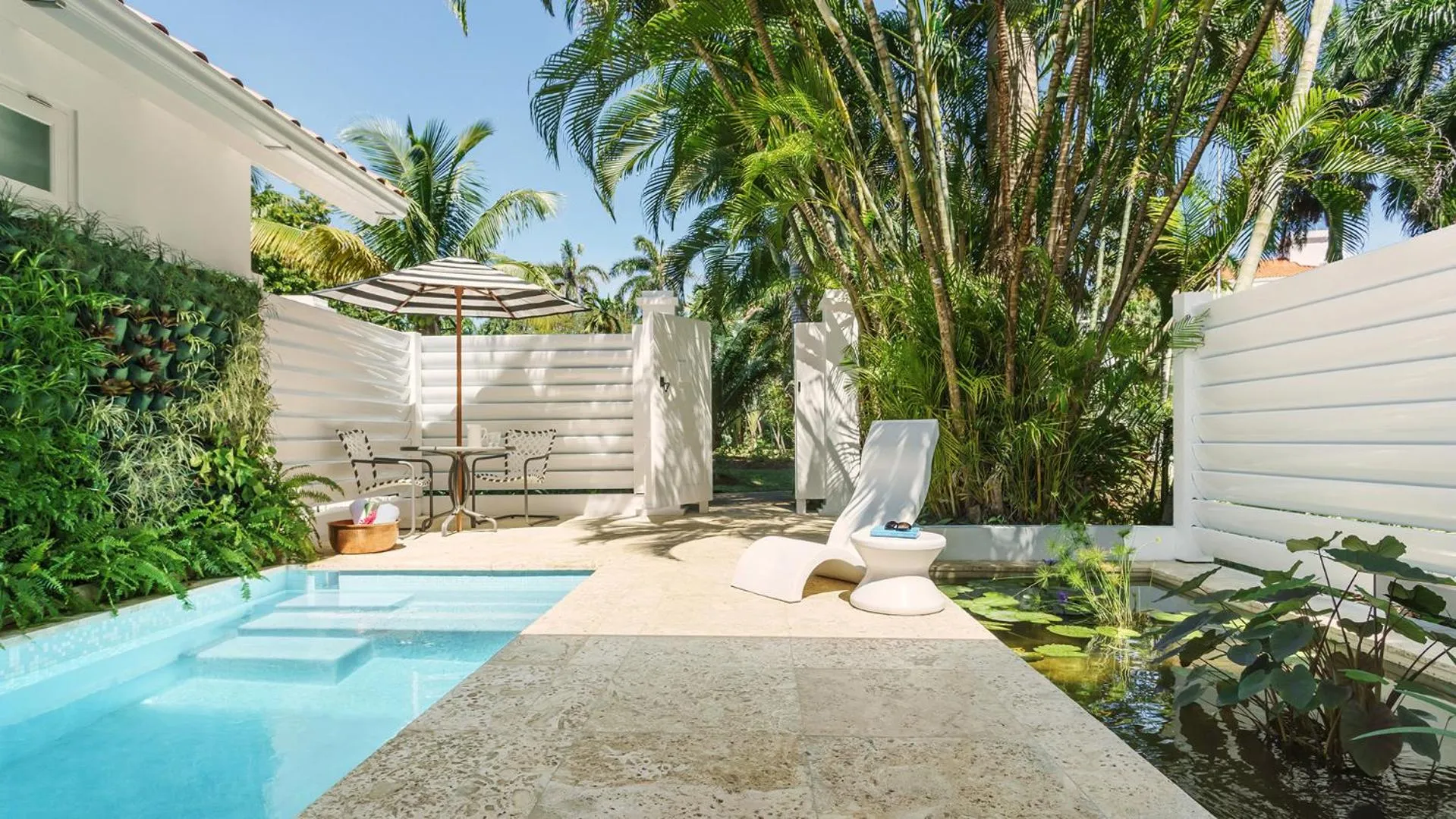 Swimming pool in Couples Tower Isle