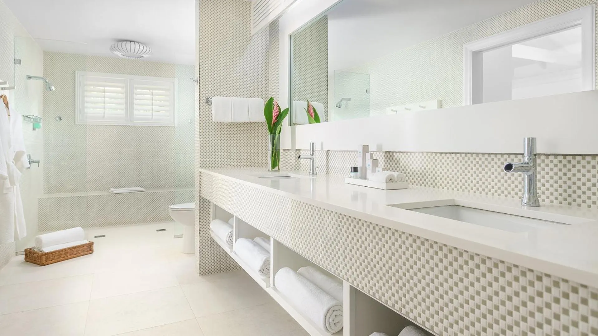 Shower in Couples Tower Isle