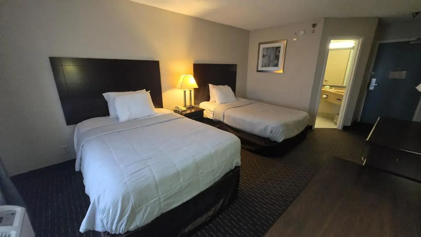 1 King Bed & 2 Full Bed in Copley Inn & Suites By OYO Akron OH 1 King Bed & 2 Full Bed in Copley Inn & Suites By OYO Akron OH