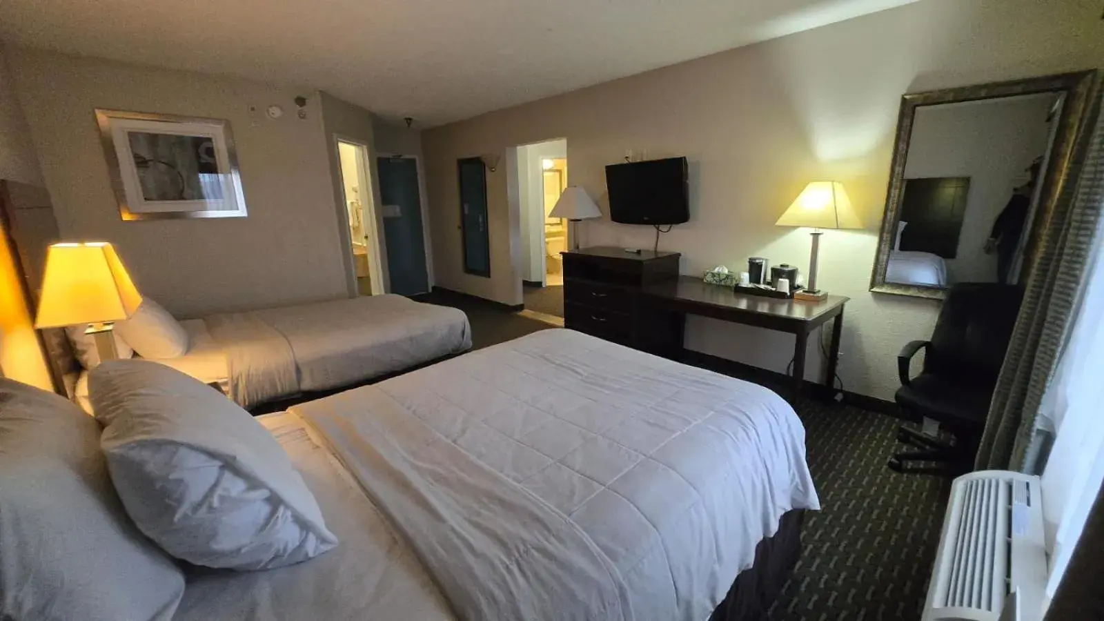 2 Full Bed in Copley Inn & Suites By OYO Akron OH 2 Full Bed in Copley Inn & Suites By OYO Akron OH