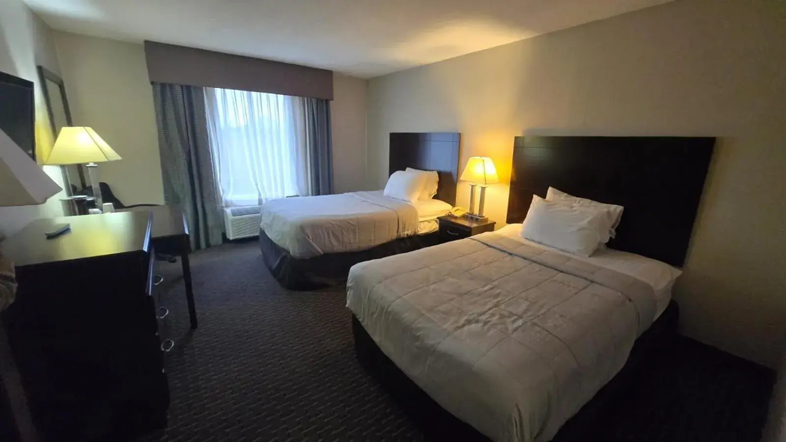 2 Full Bed in Copley Inn & Suites By OYO Akron OH 2 Full Bed in Copley Inn & Suites By OYO Akron OH