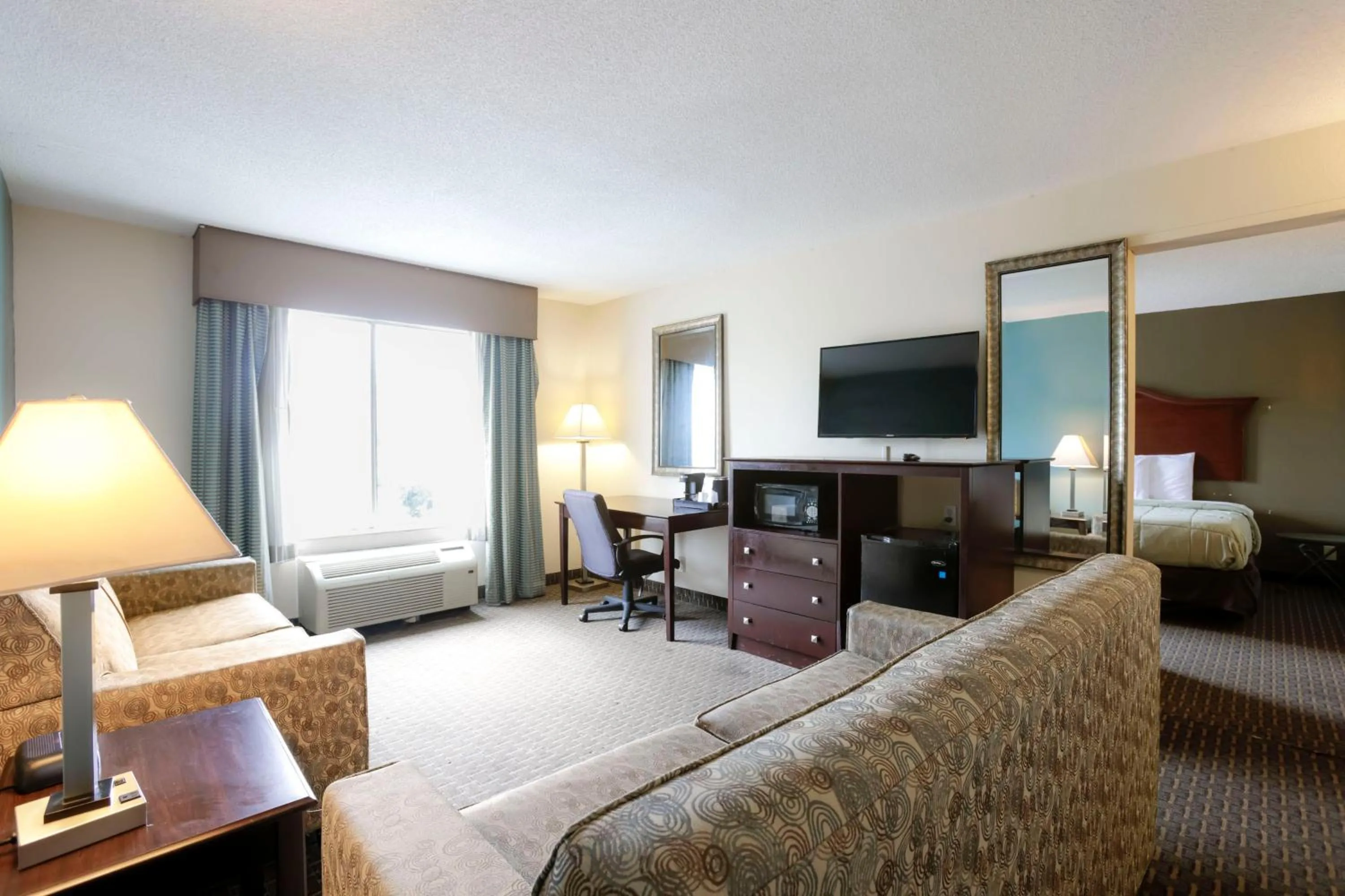 Bedroom, Bed in Copley Inn & Suites By OYO Akron OH