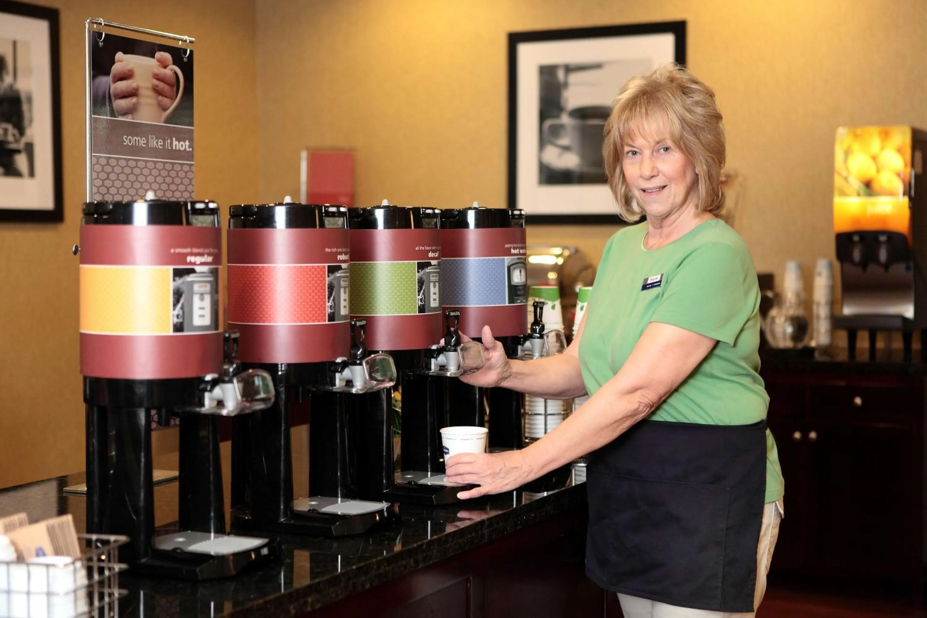 Dining area in Hampton Inn Milan