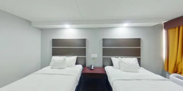 Bed in Days Hotel by Wyndham Danville Conference Center