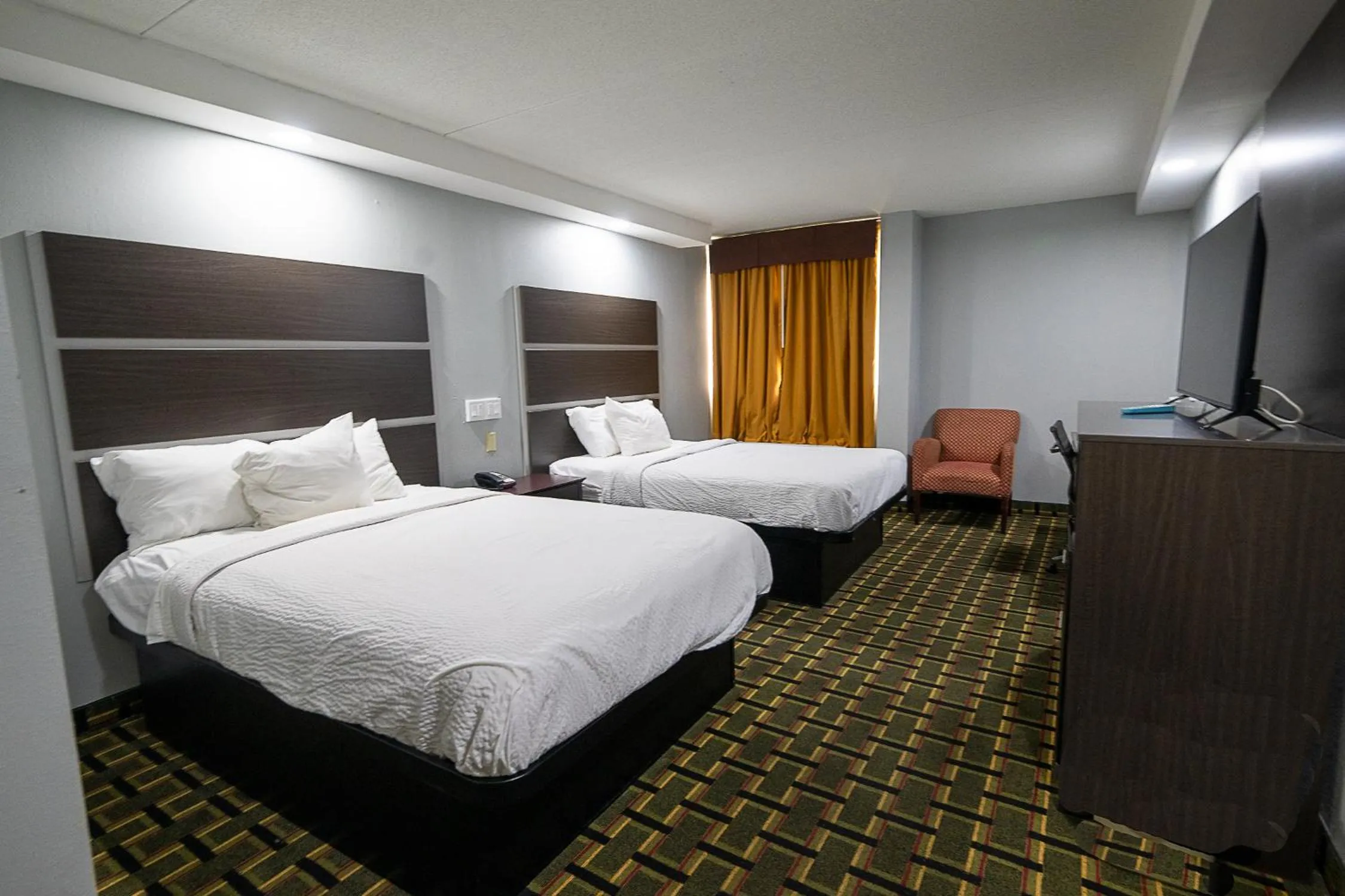 Bed in Days Hotel by Wyndham Danville Conference Center