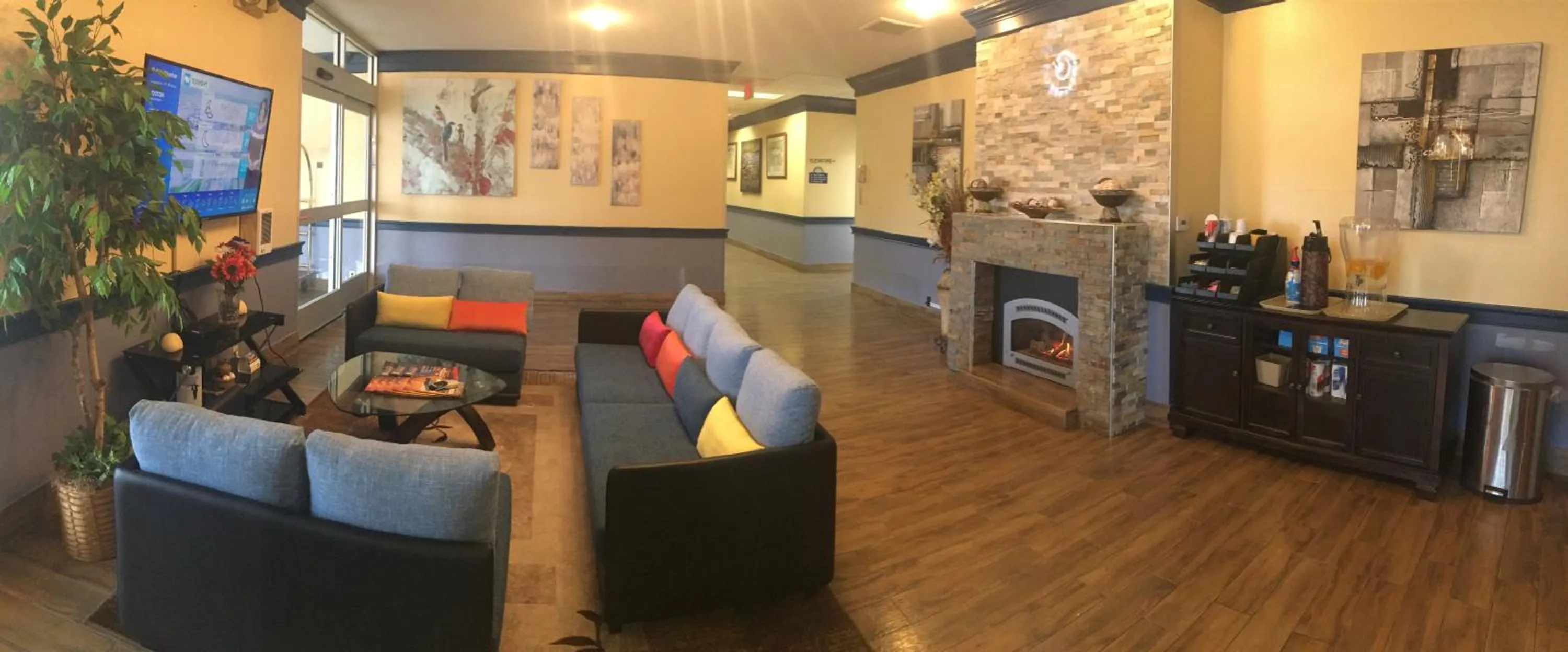 Coffee/tea facilities in Days Hotel by Wyndham Danville Conference Center