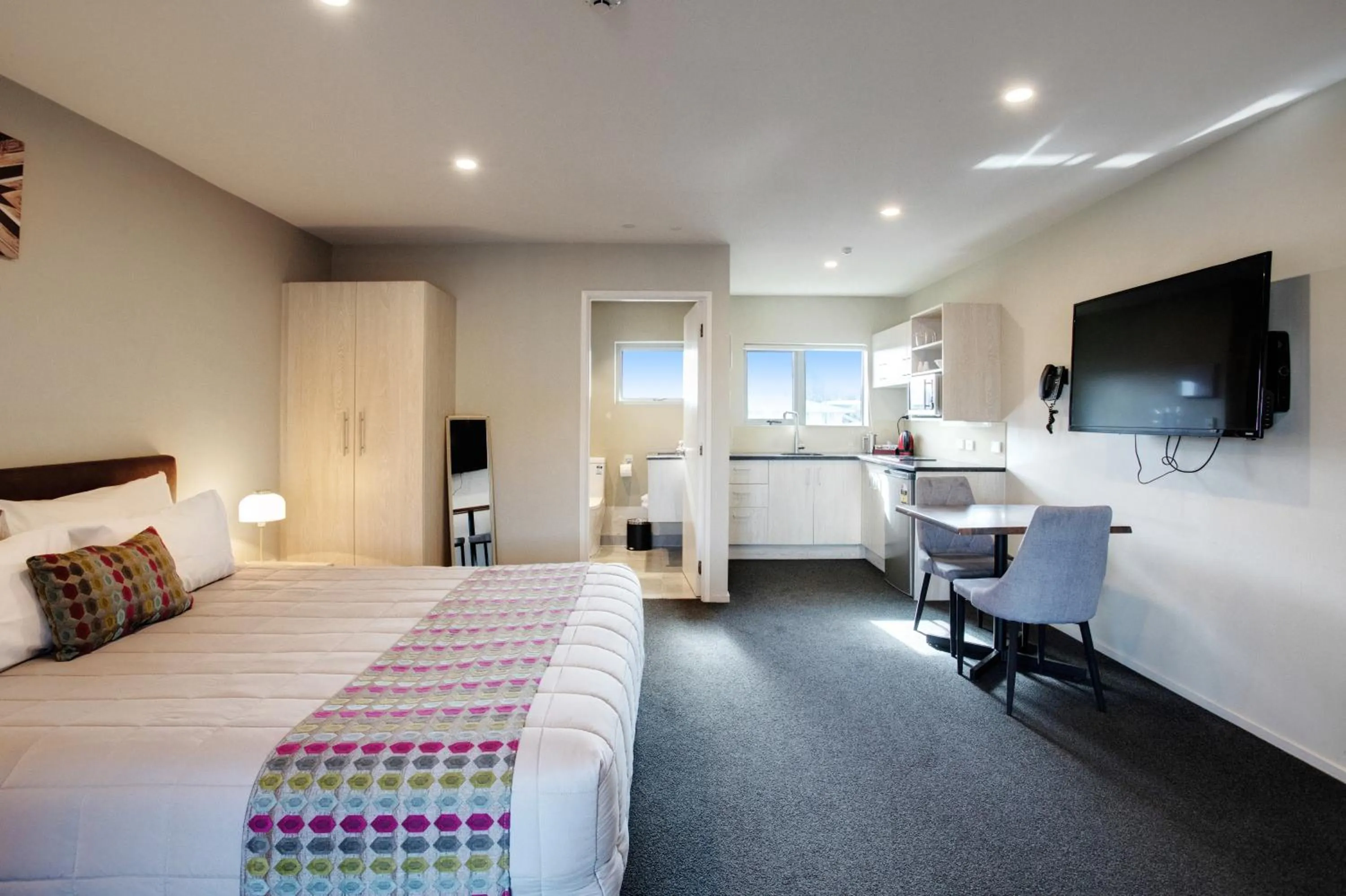 Bed in Ellerslie Palms Motel