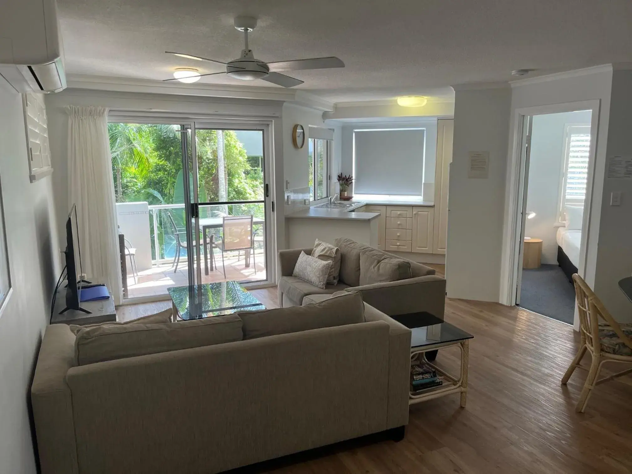 Two-Bedroom Deluxe Apartment in The Burlington Holiday Apartments Two-Bedroom Deluxe Apartment in The Burlington Holiday Apartments