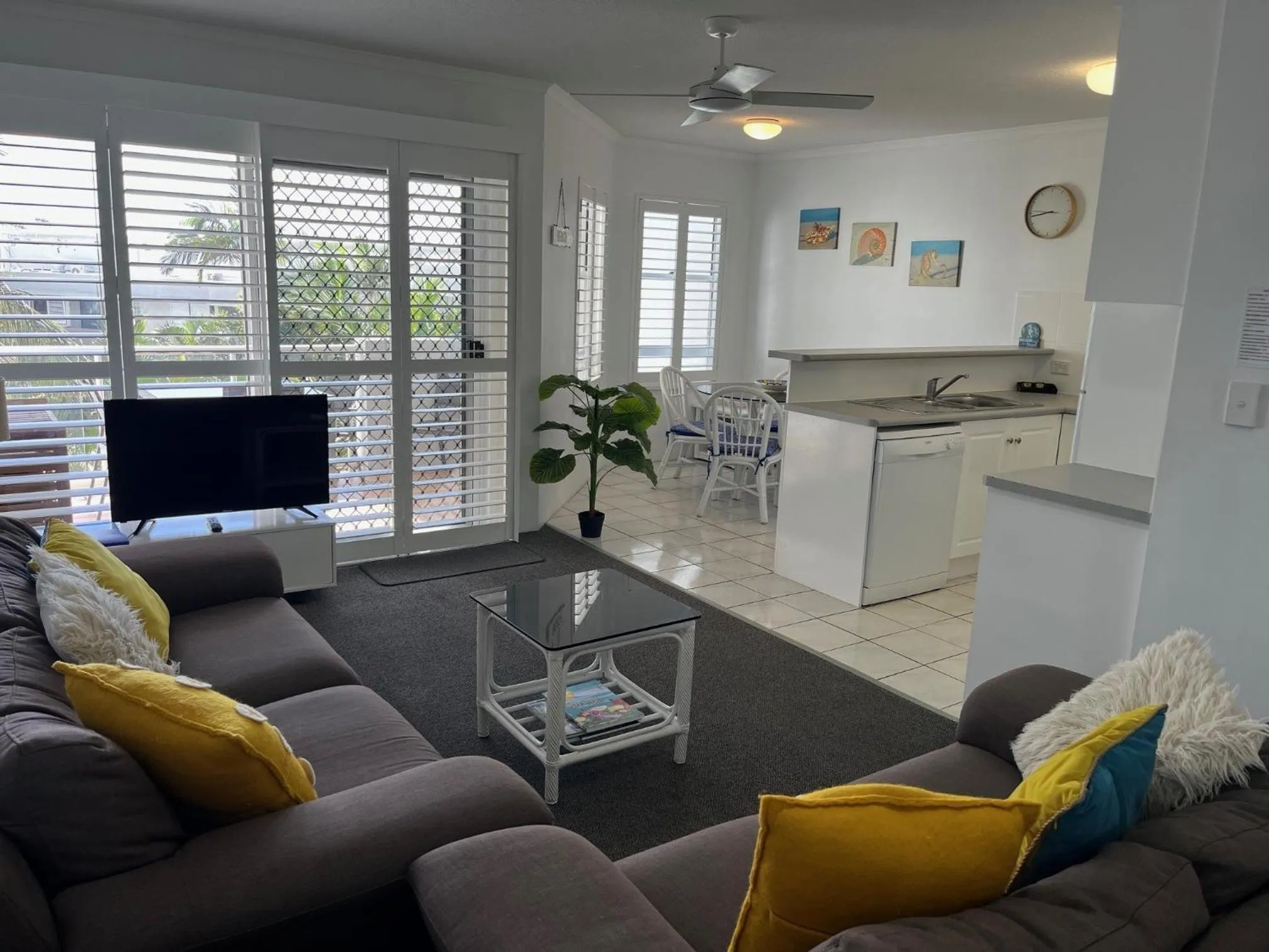 Kitchen or kitchenette in The Burlington Holiday Apartments