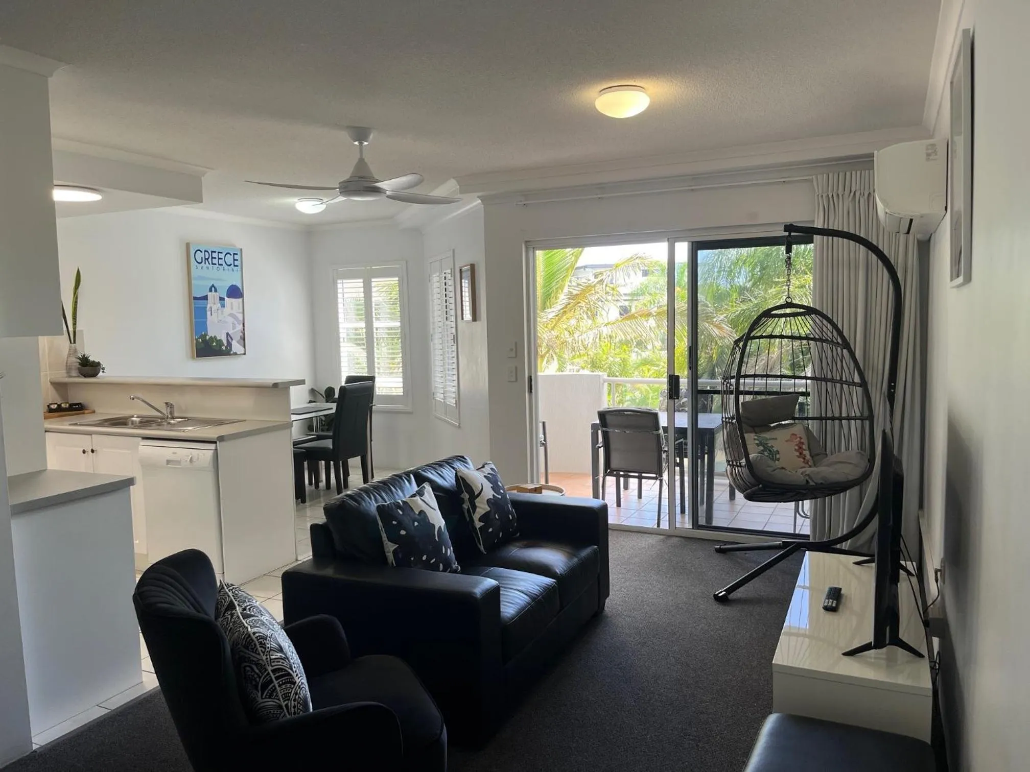 Lounge or bar in The Burlington Holiday Apartments