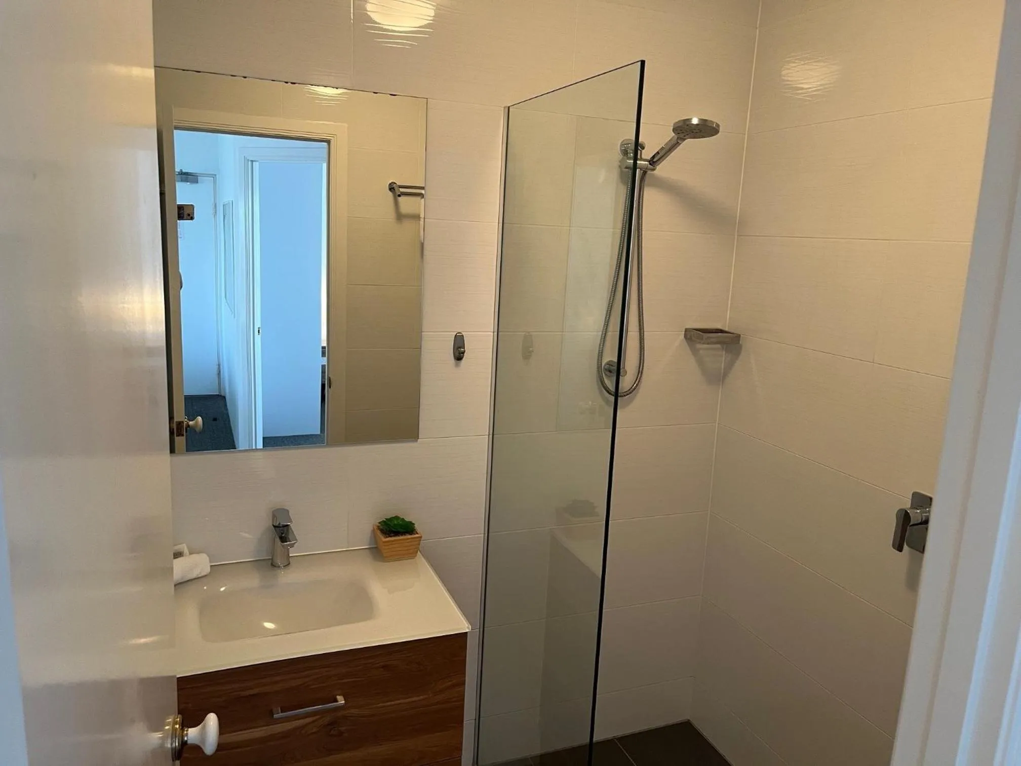Shower in The Burlington Holiday Apartments