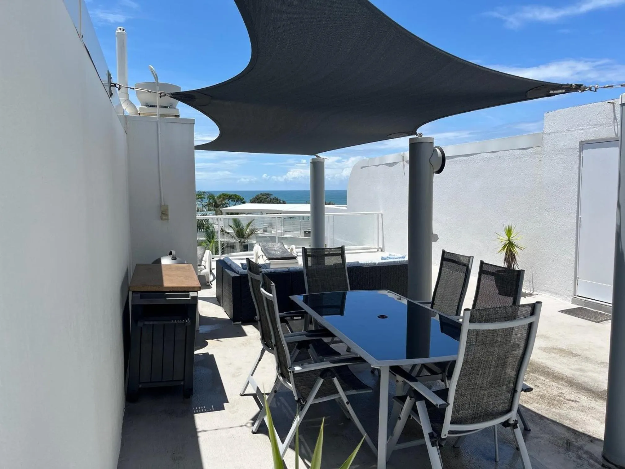 Day in The Burlington Holiday Apartments