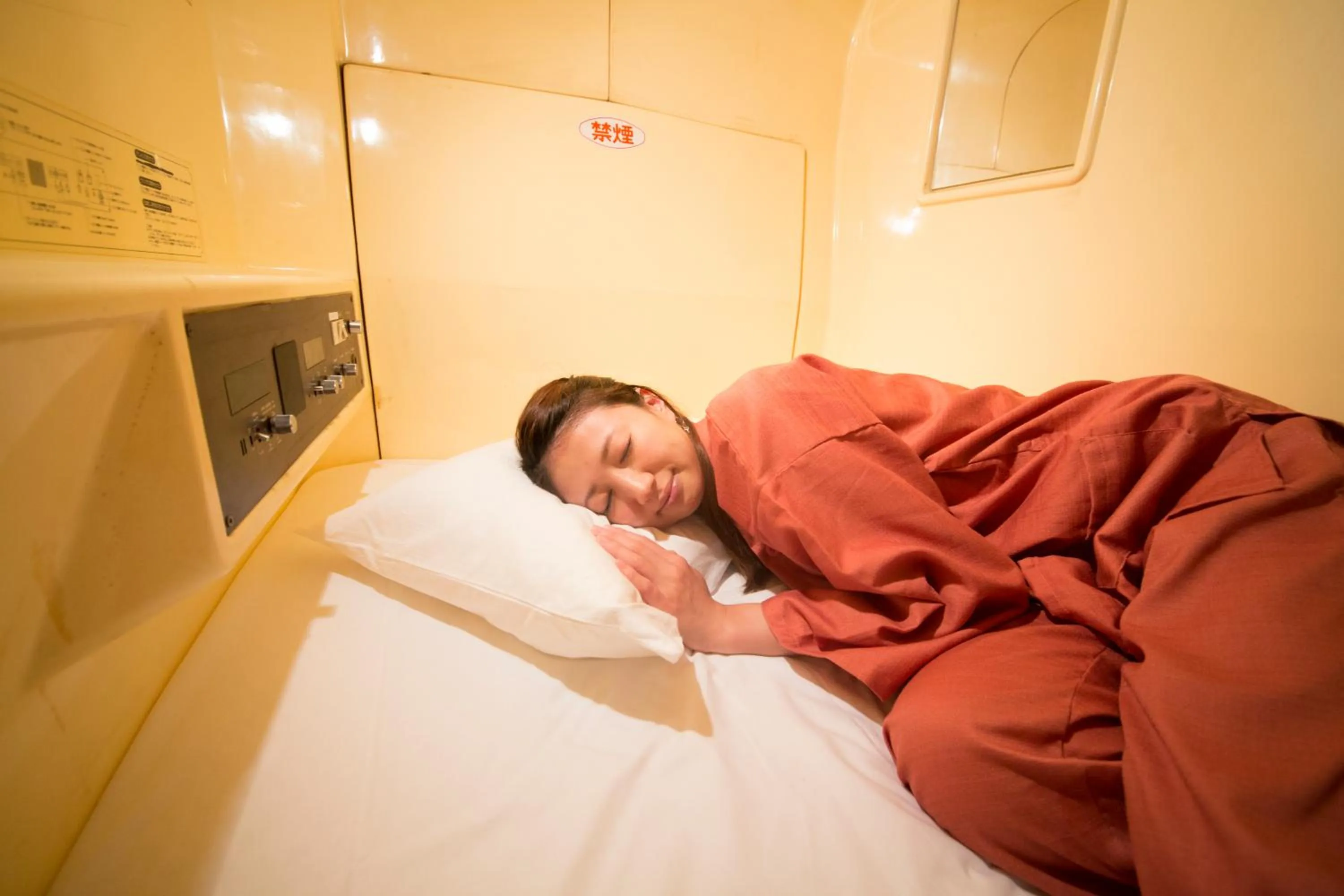 Photo of the whole room, Bed in Shinjuku Kuyakusho-mae Capsule Hotel