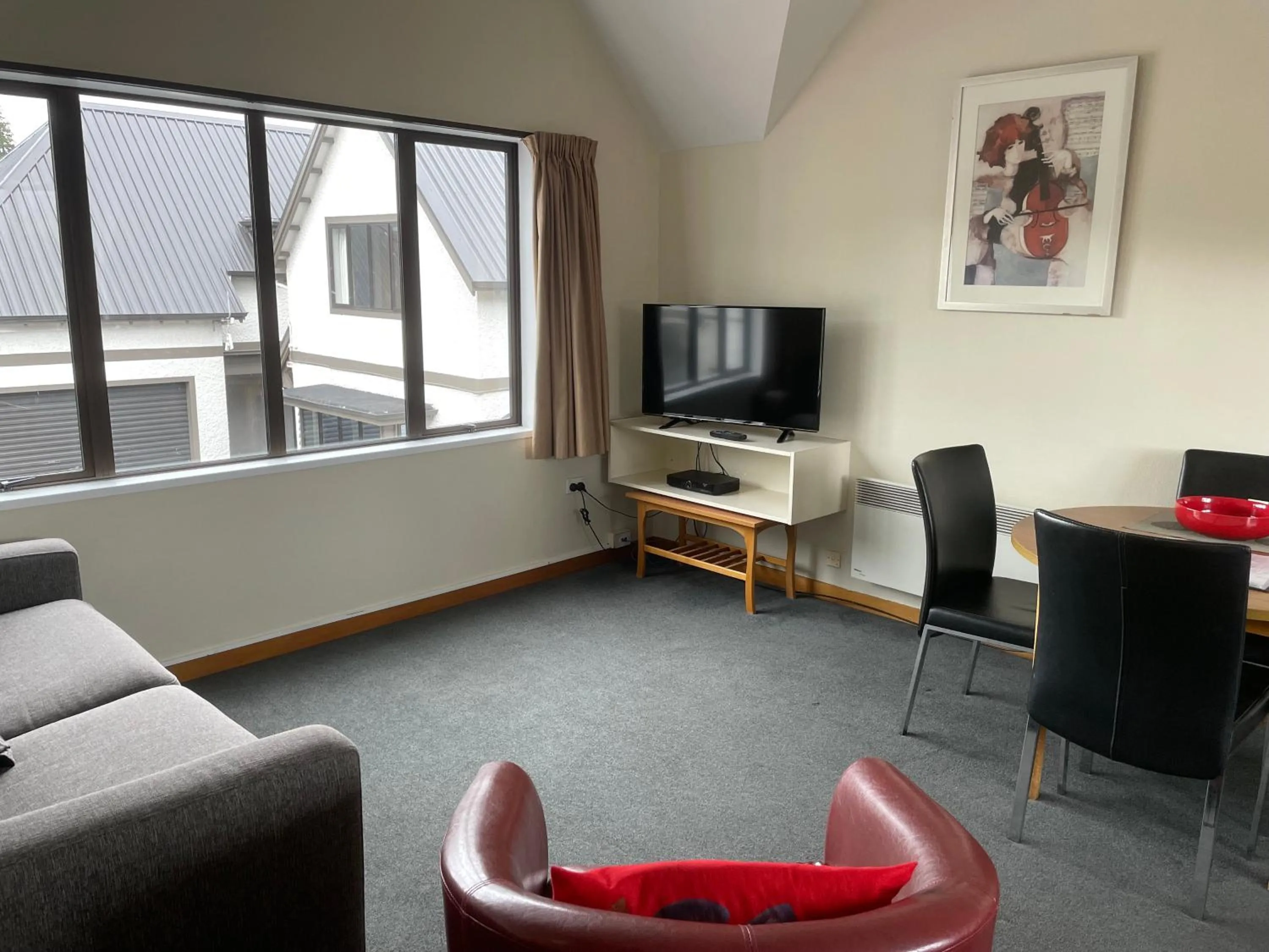 Living room in Allan Court Motel