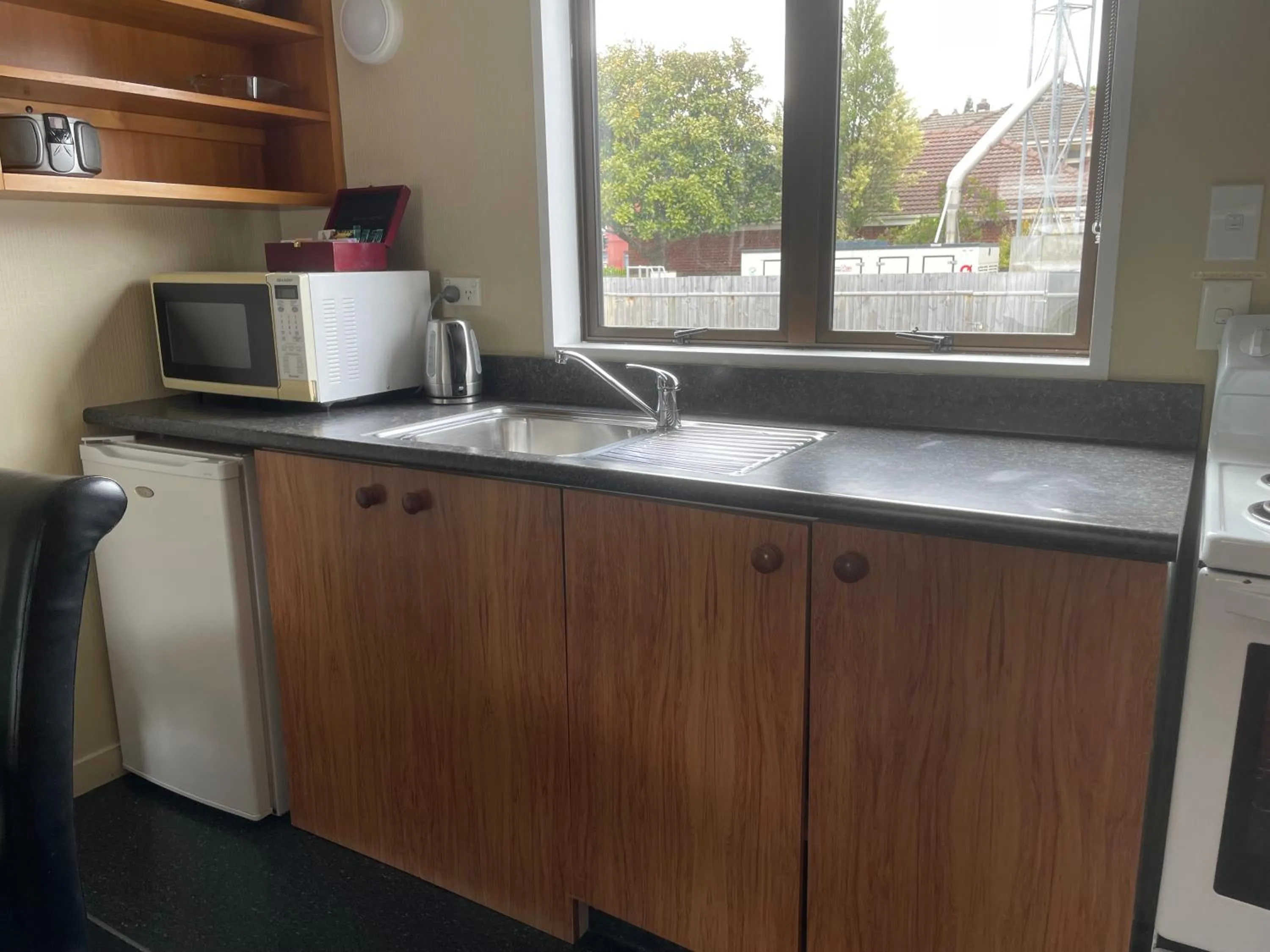 kitchen in Allan Court Motel