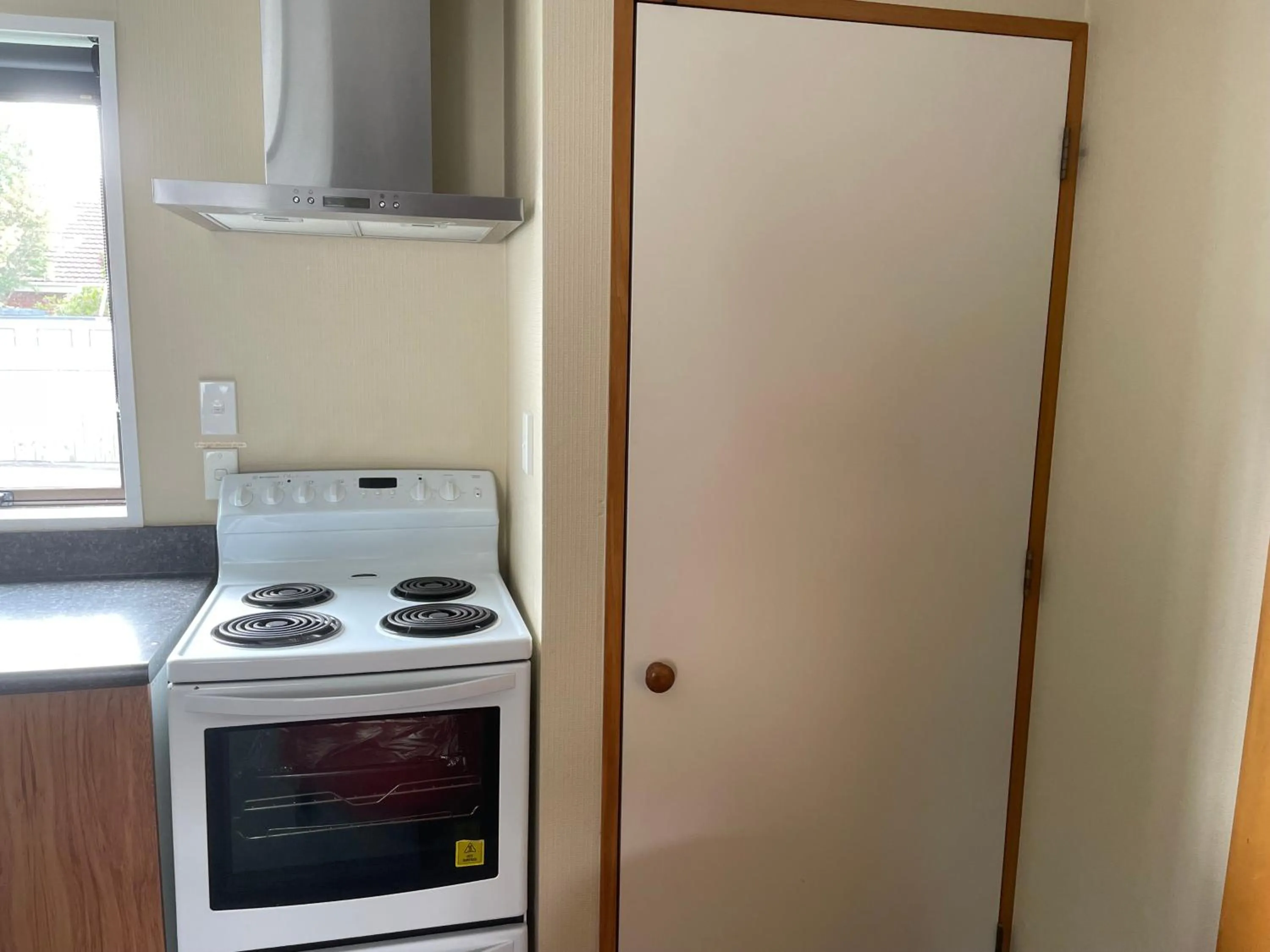 kitchen in Allan Court Motel