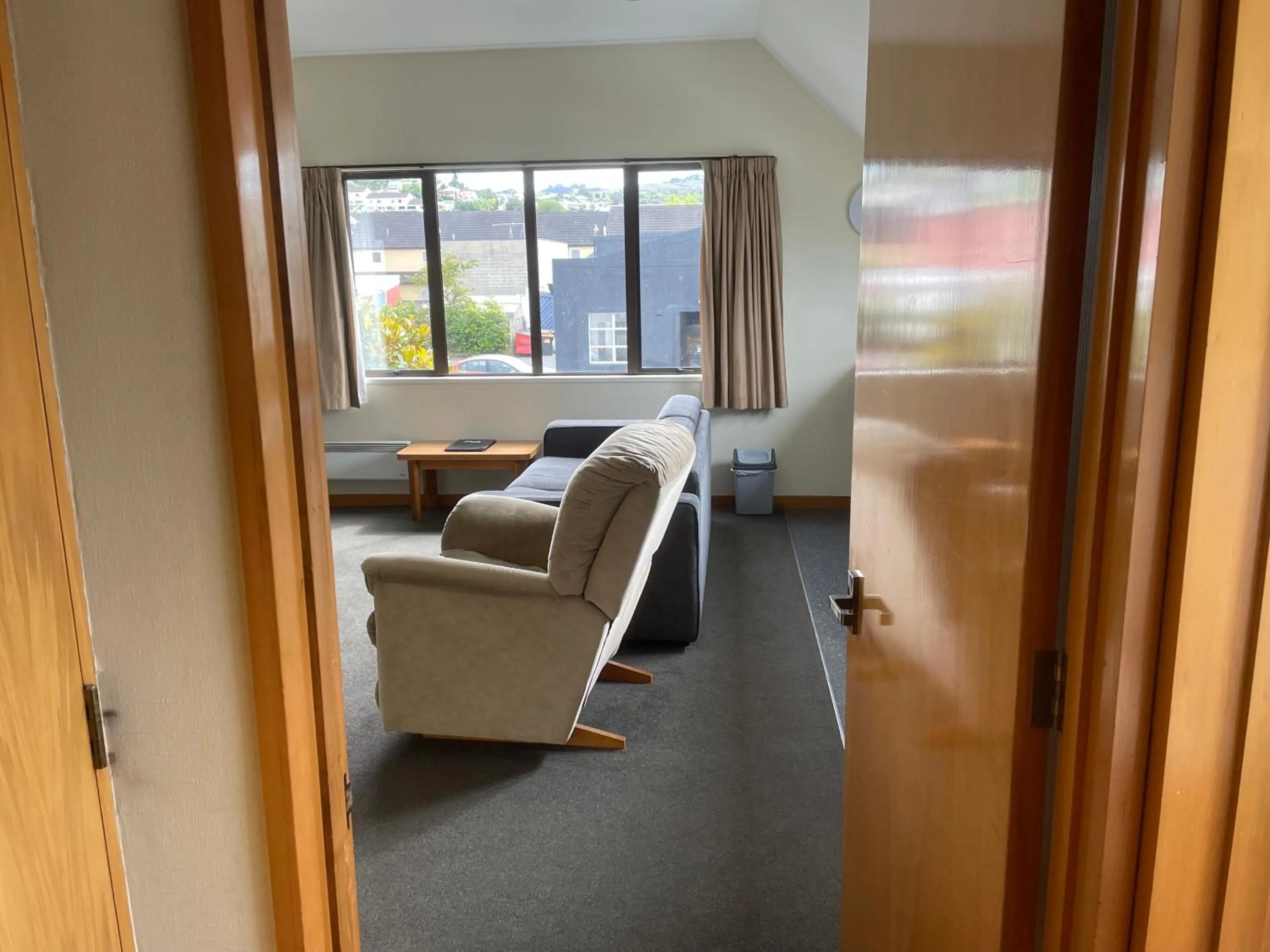 Living room in Allan Court Motel