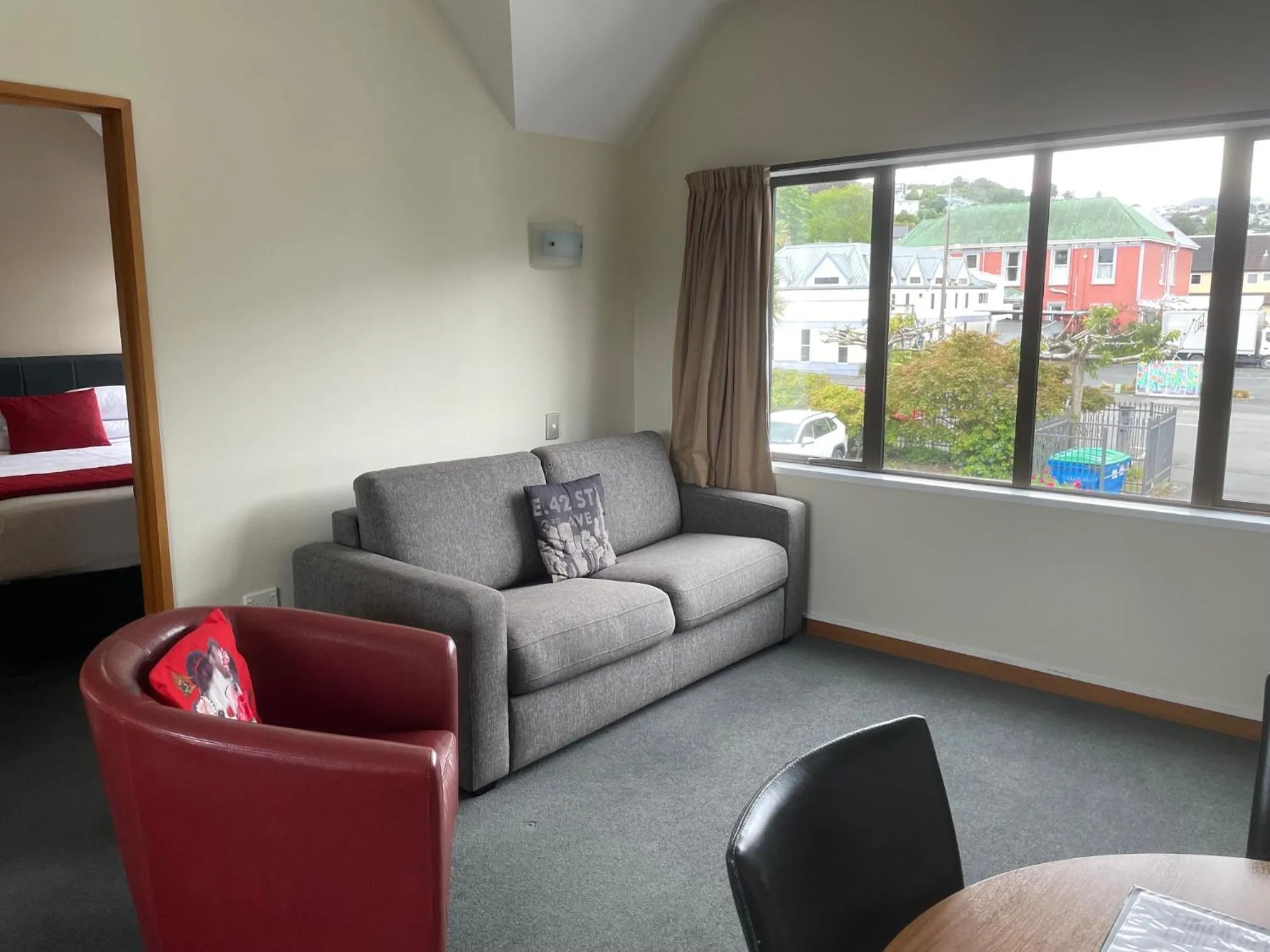 Living room in Allan Court Motel