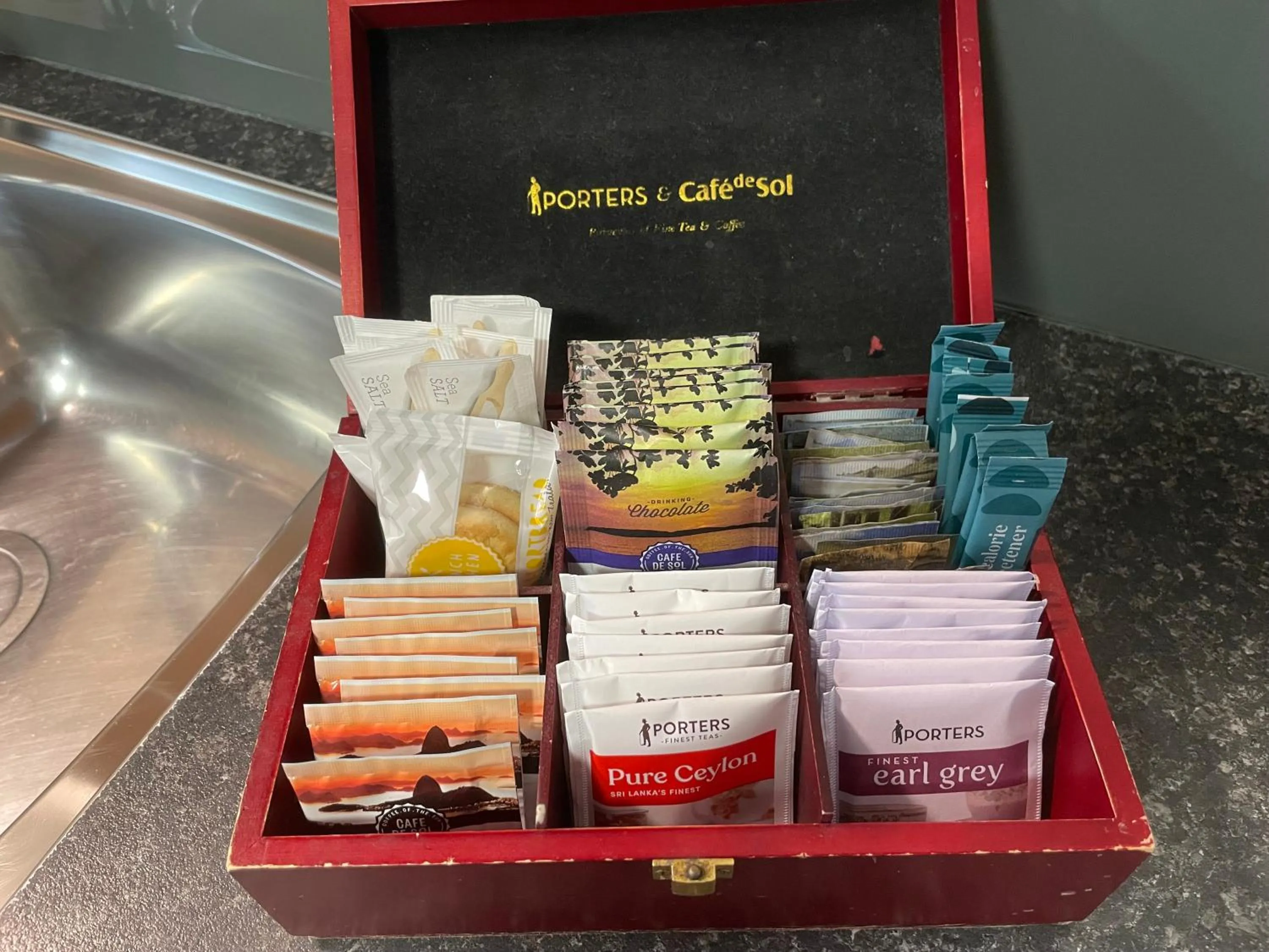 kitchen in Allan Court Motel