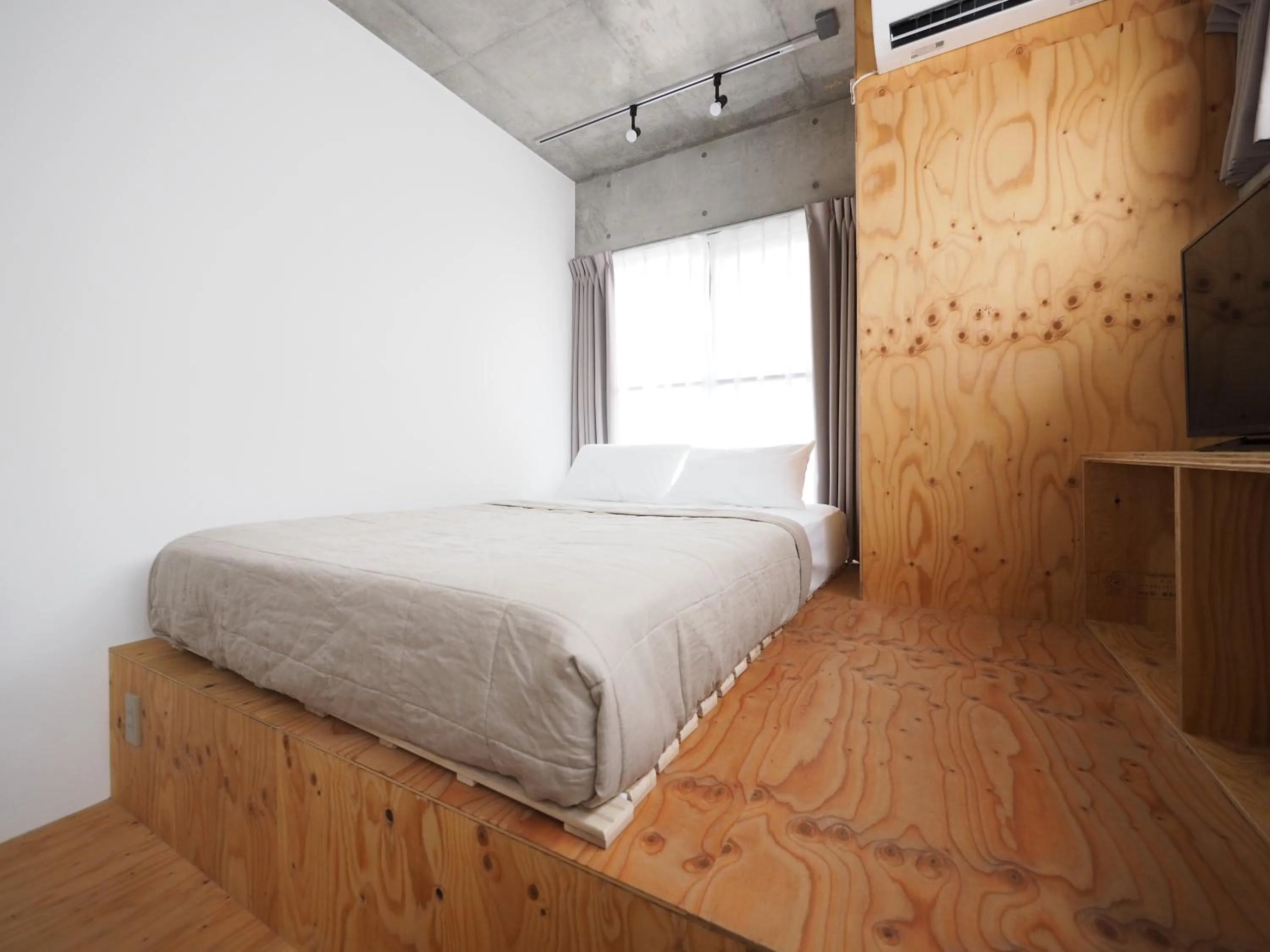 Bed in Smi:re Stay Oshiage