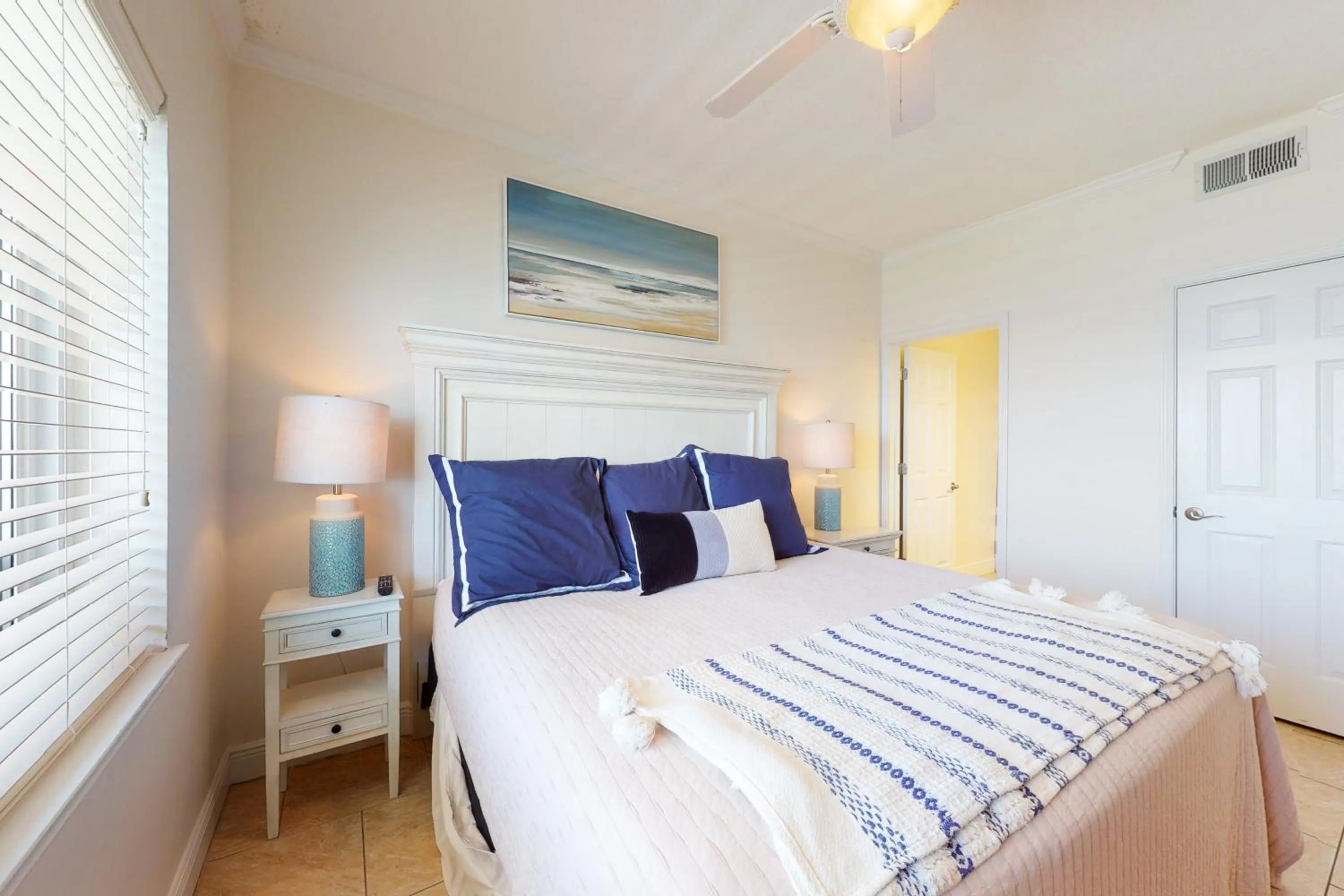 Bed in Tradewind 1204