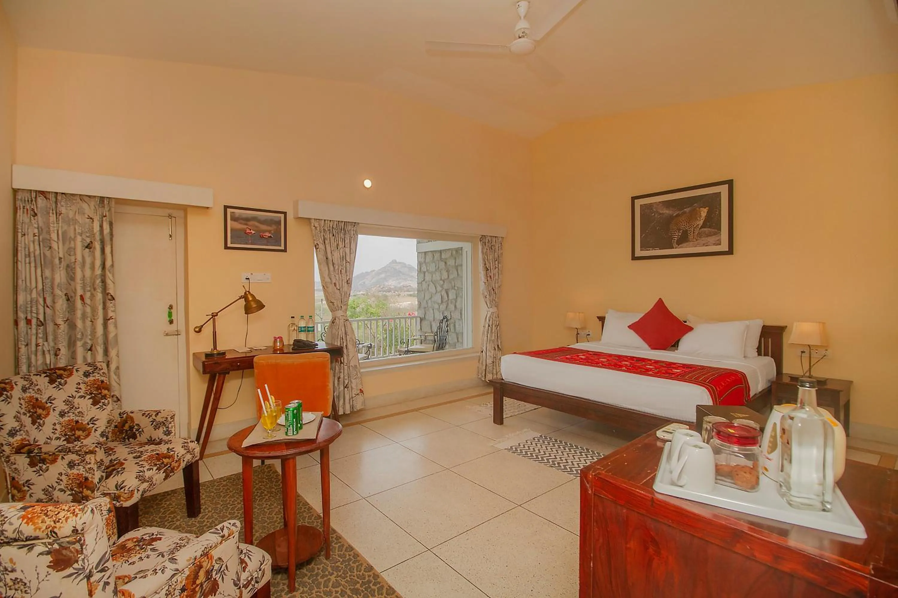 Mountain view, Bed in Amritara Jawai Resort