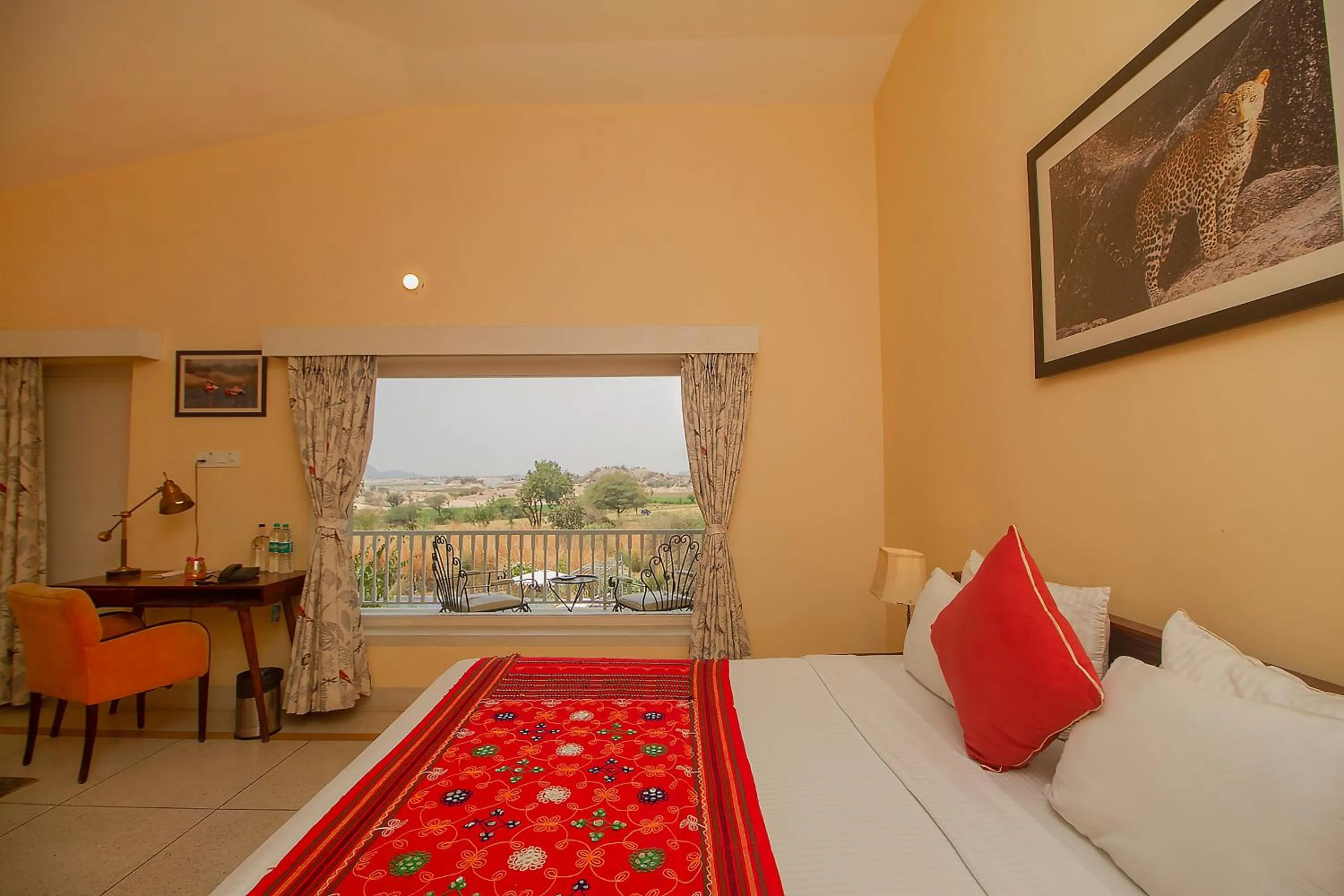 Lake view, Bed in Amritara Jawai Resort