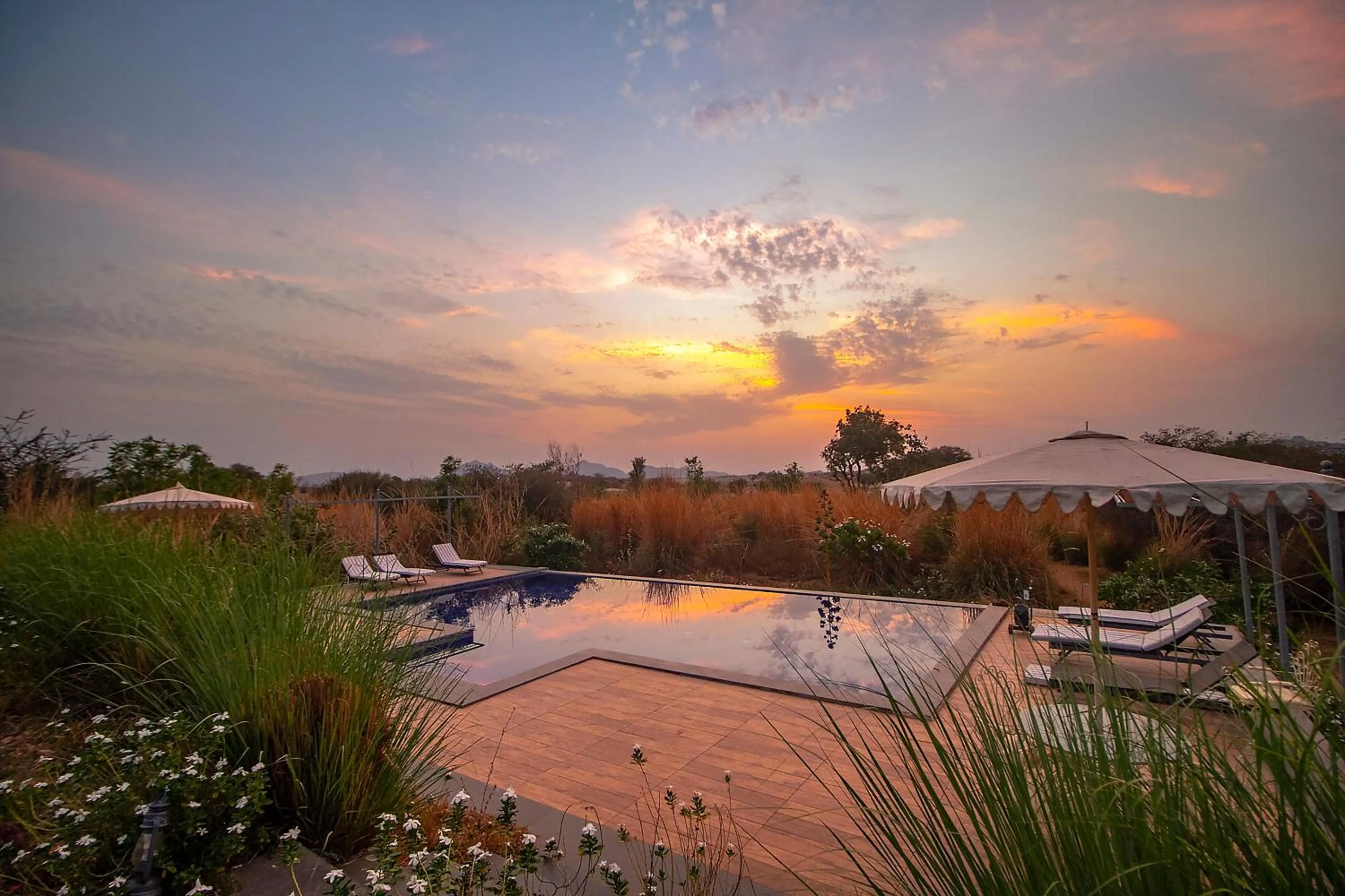 Swimming pool in Amritara Jawai Resort
