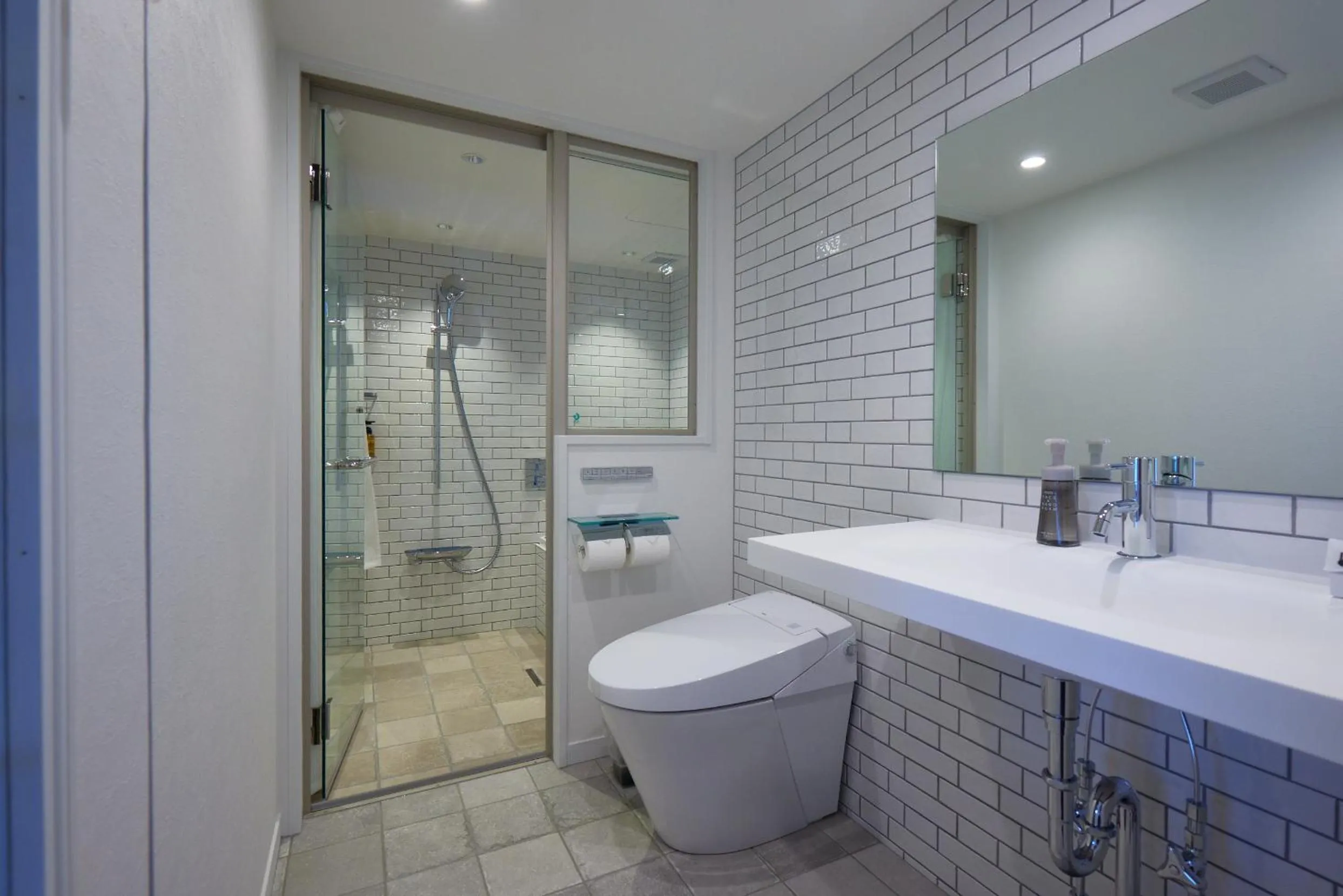 Shower in 8 Hotel Shonan Fujisawa