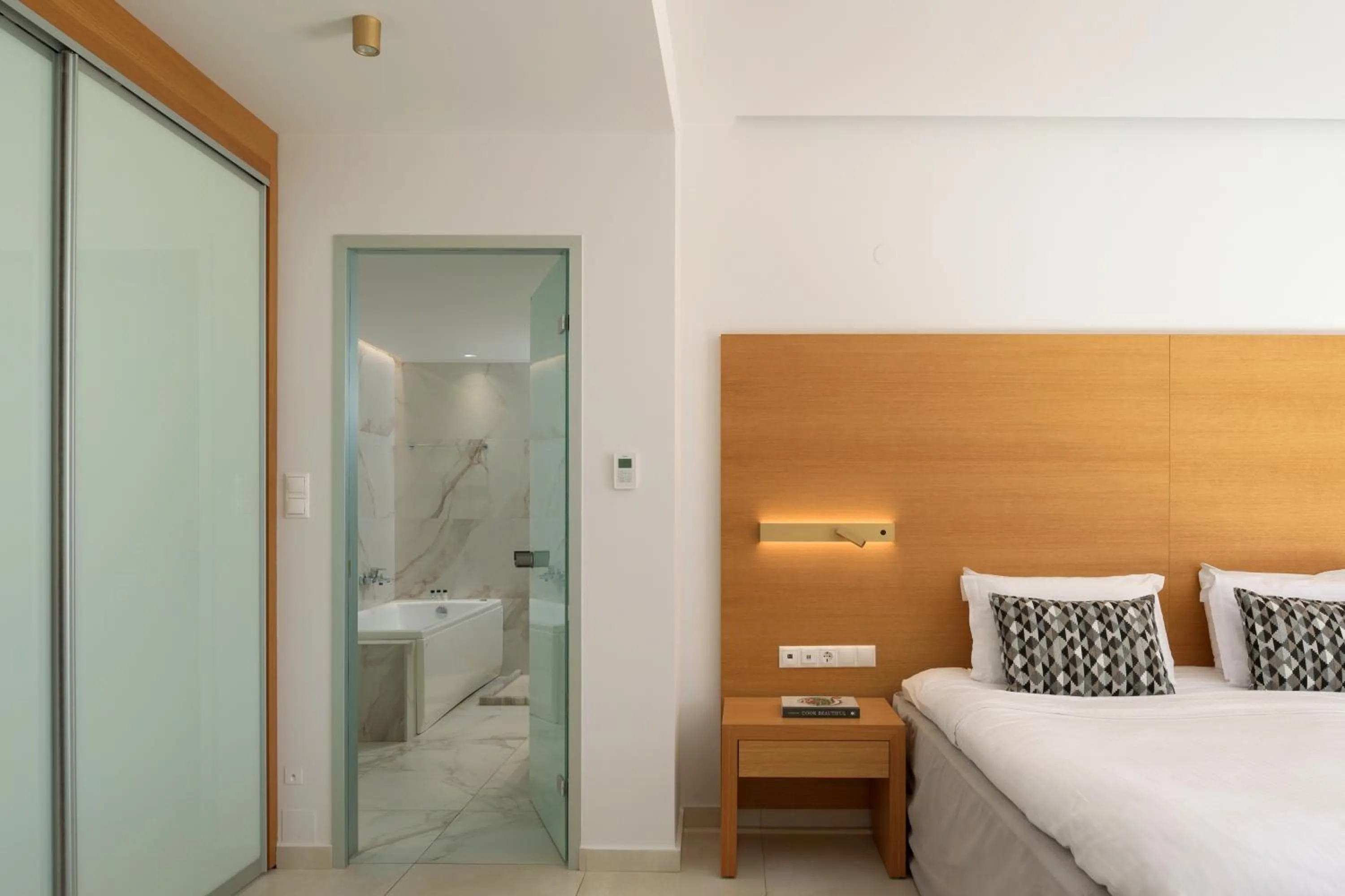 Bed in High Beach White - Adults Only