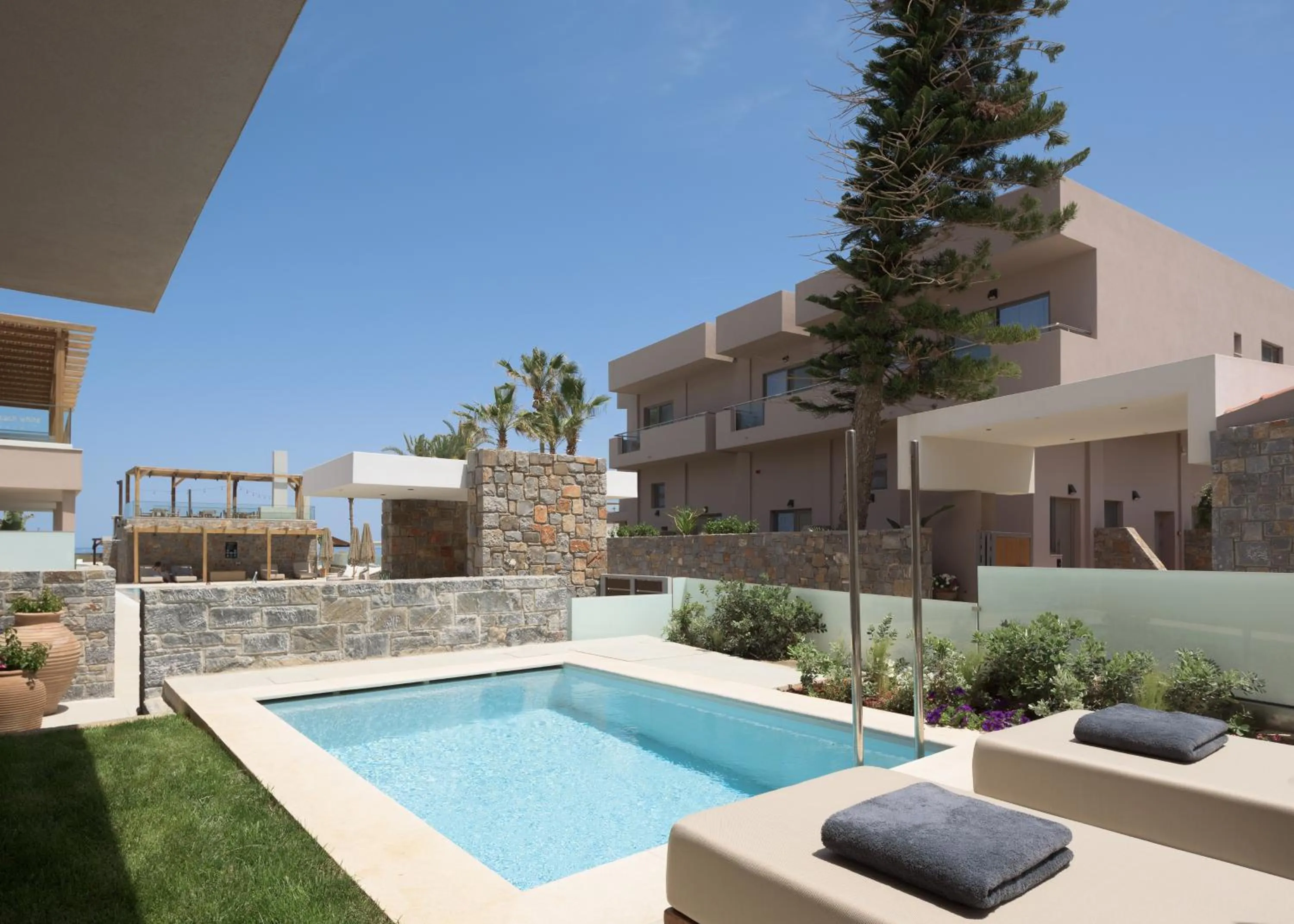 Swimming pool in High Beach White - Adults Only