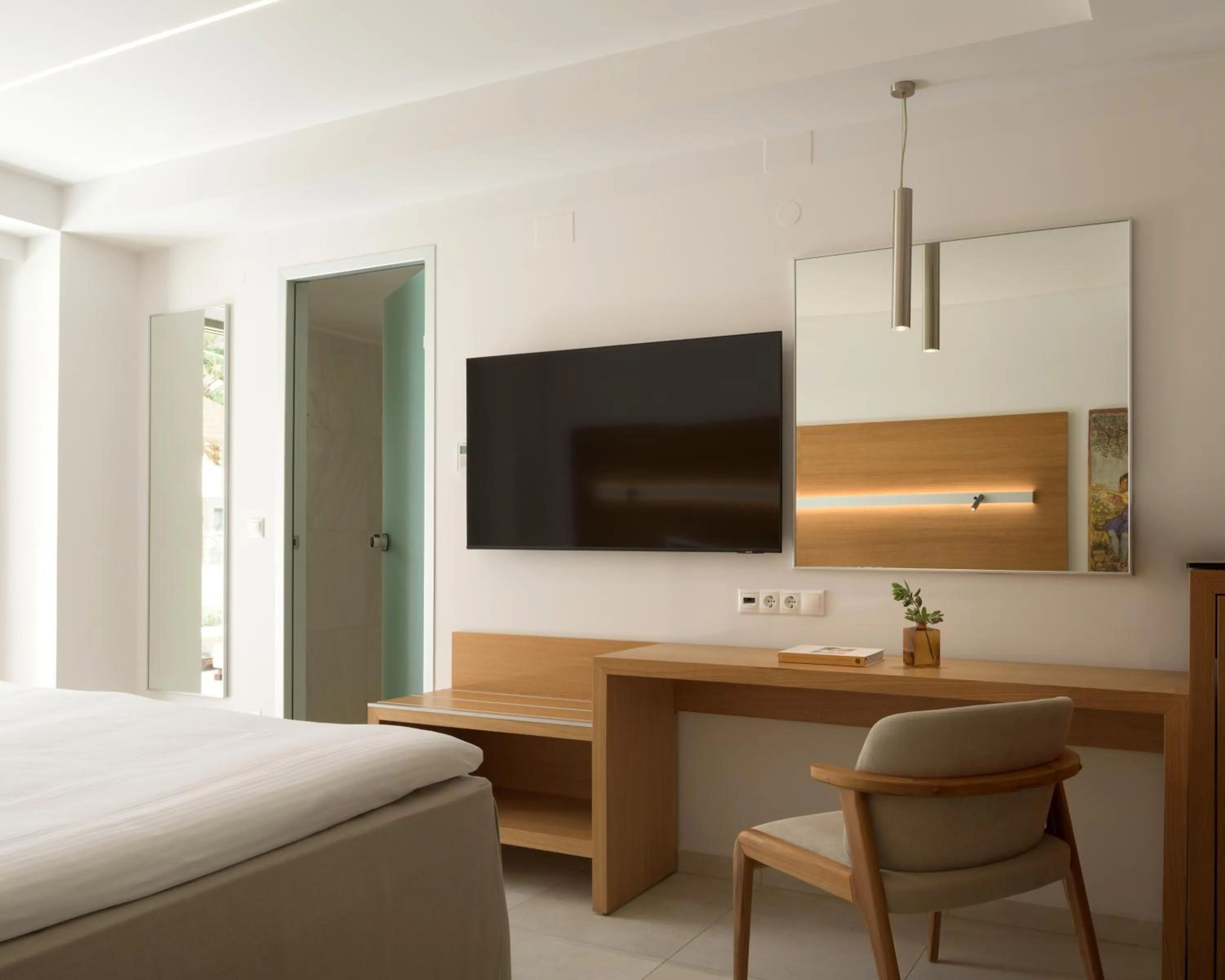 Bed in High Beach White - Adults Only