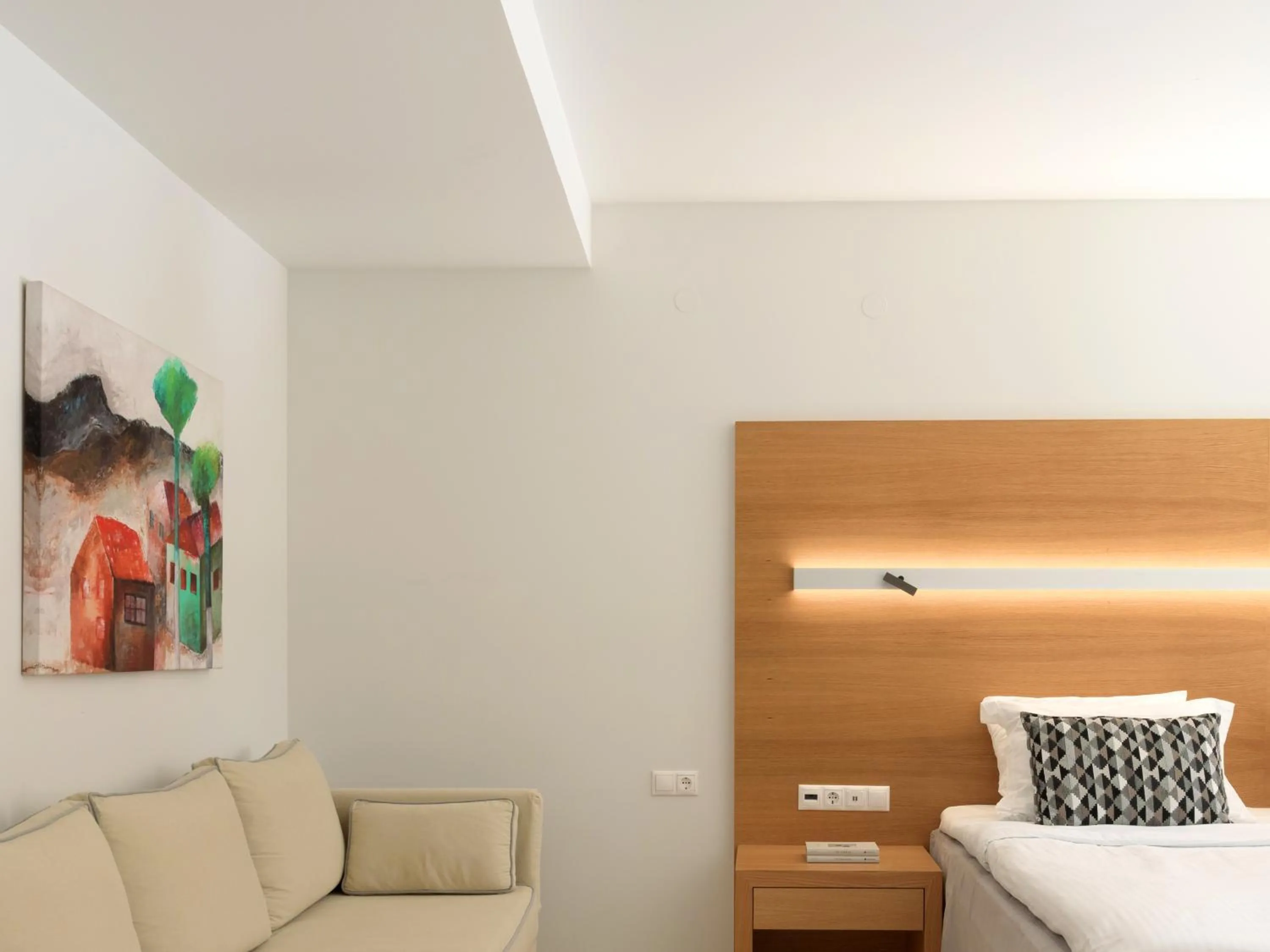 Bed in High Beach White - Adults Only