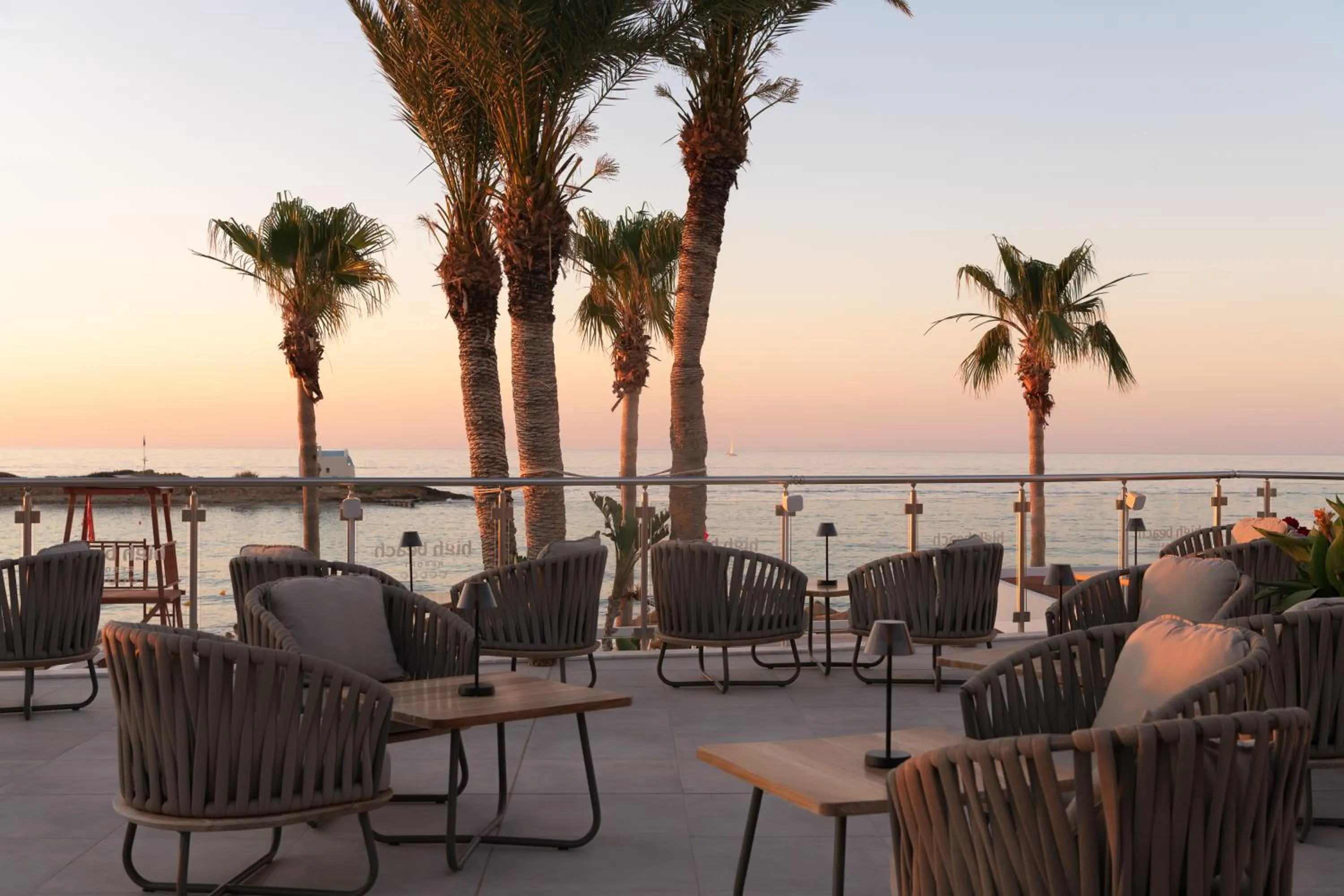 Lounge or bar in High Beach White - Adults Only