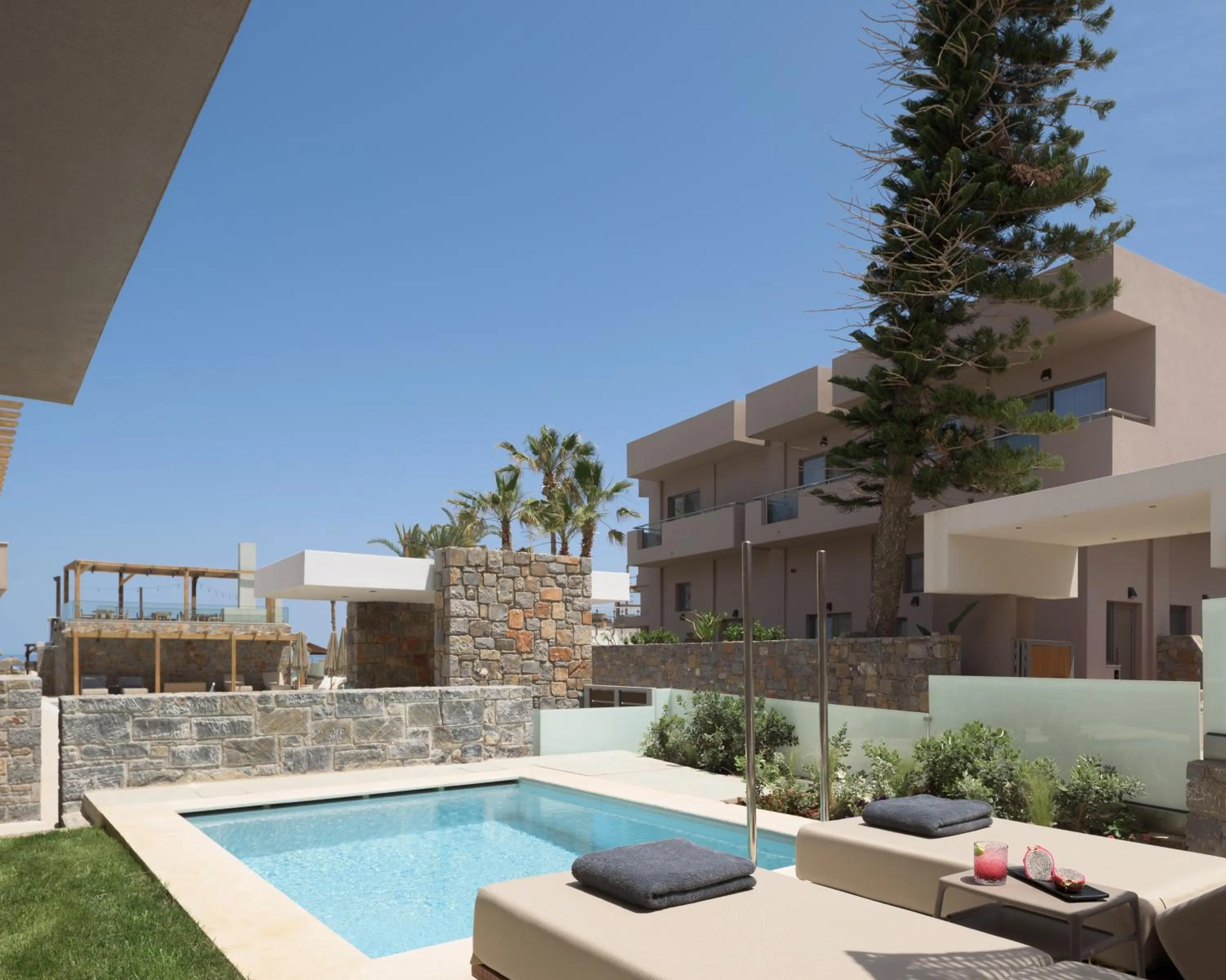 Swimming pool in High Beach White - Adults Only