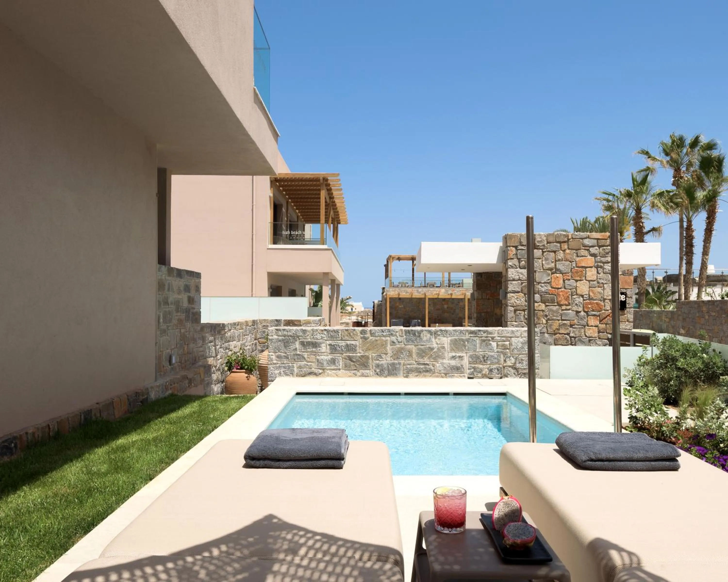 Swimming pool in High Beach White - Adults Only