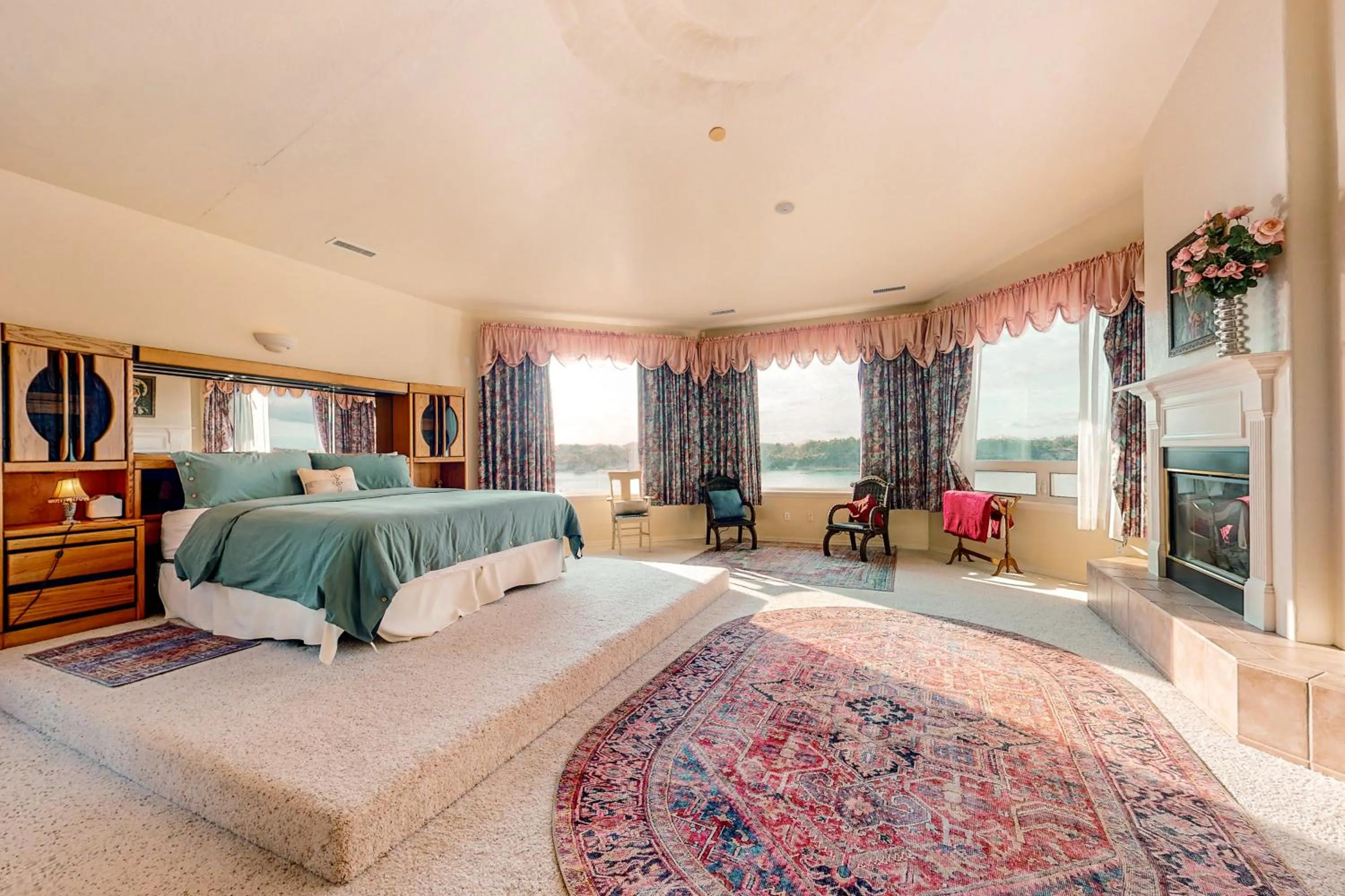 Bed in Riverfront Estate