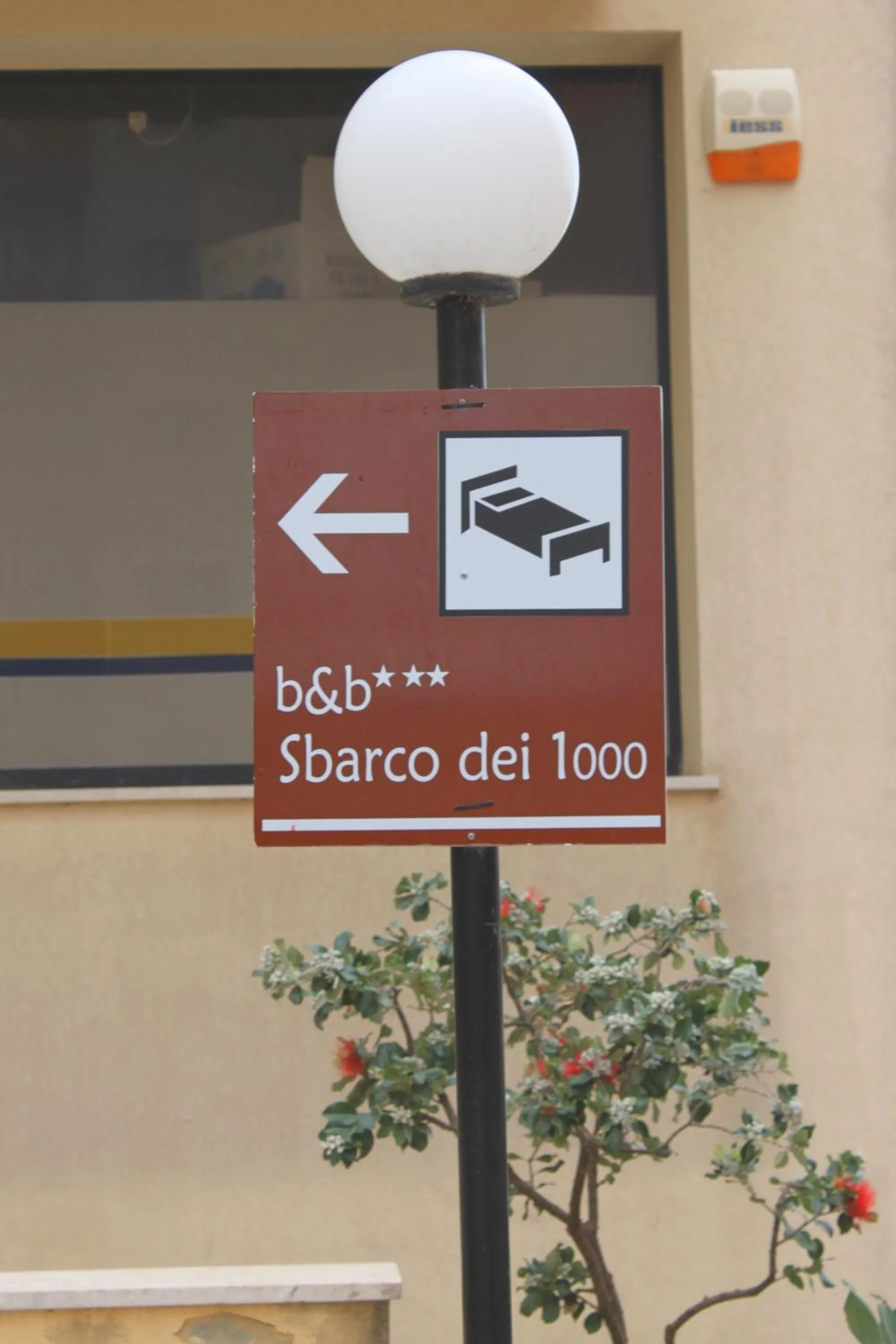 Facade/entrance in B&B Sbarco dei 1000