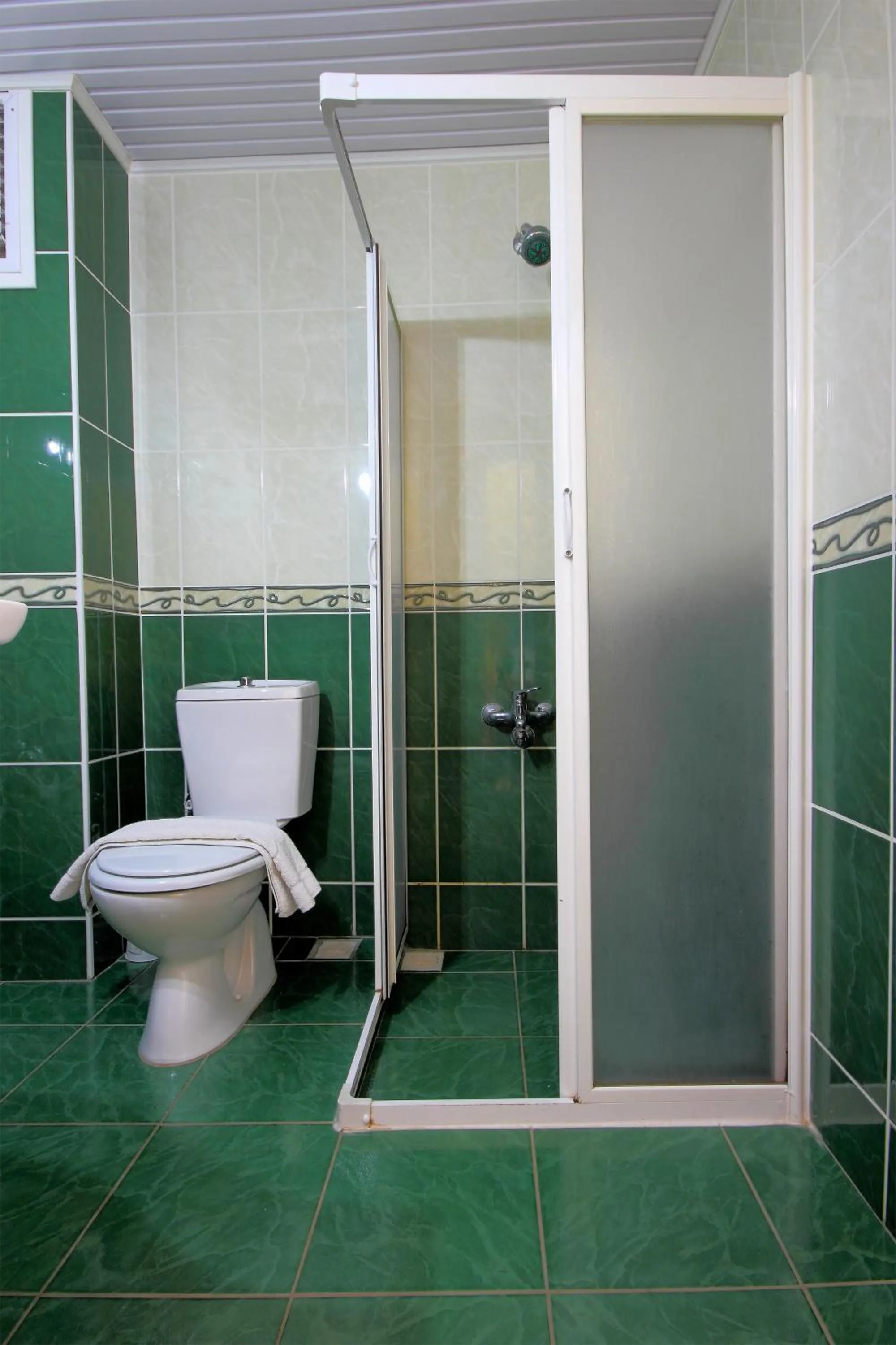 Bathroom in Mandalinn Hotel