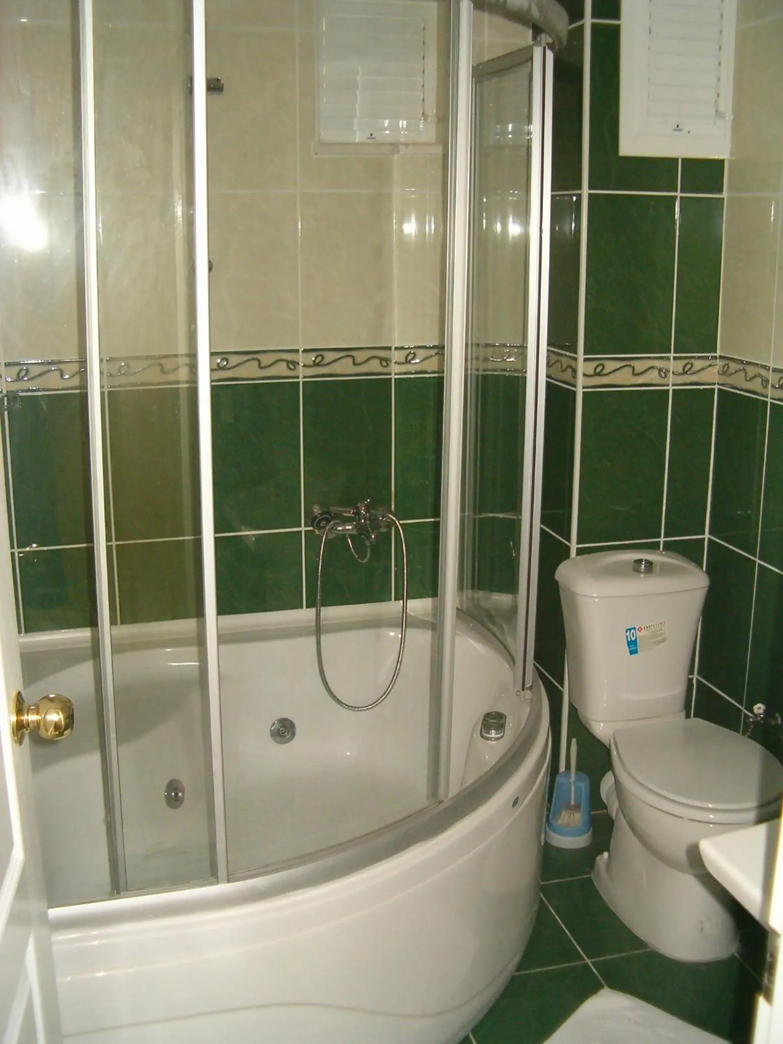 Bathroom in Mandalinn Hotel