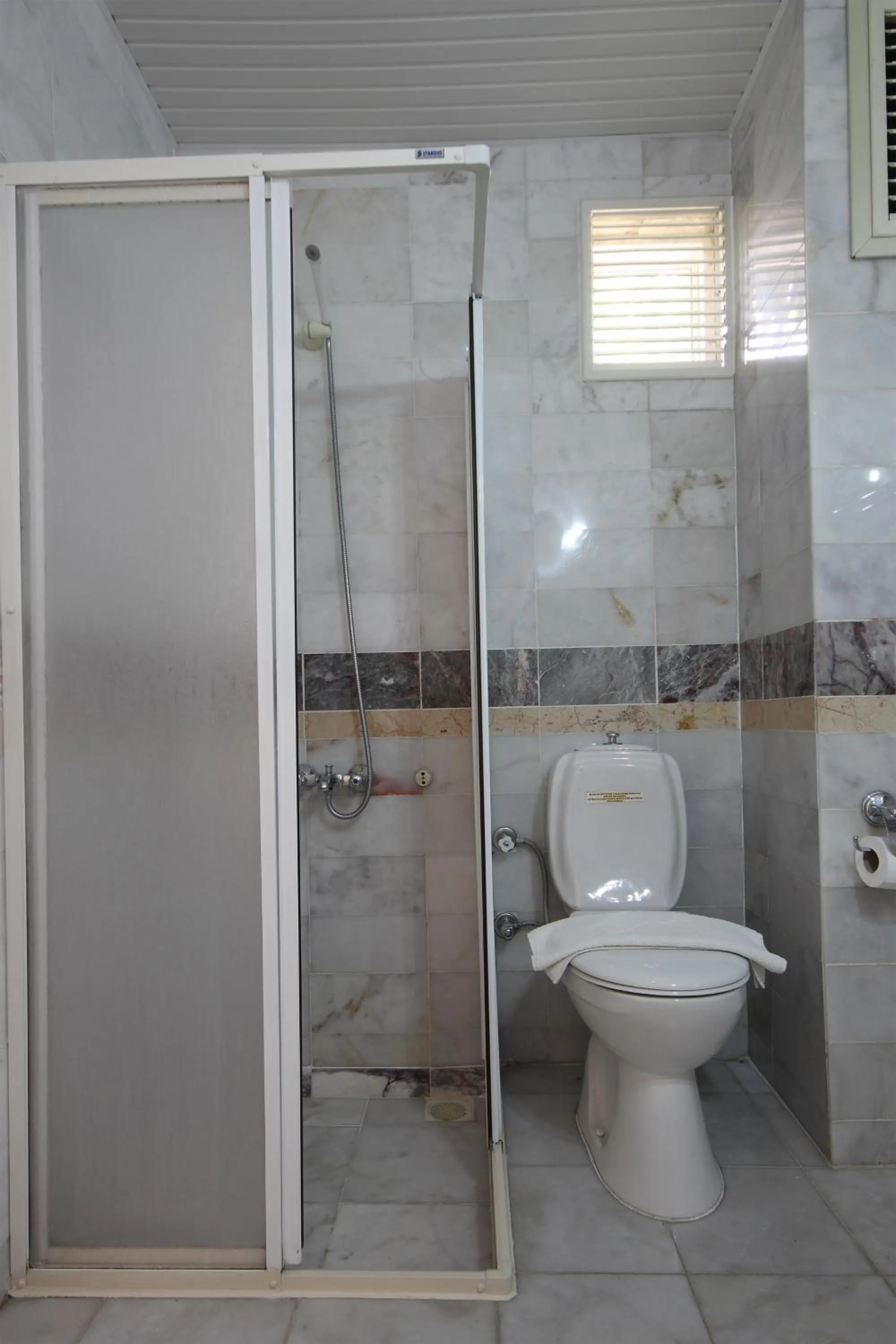 Bathroom in Mandalinn Hotel