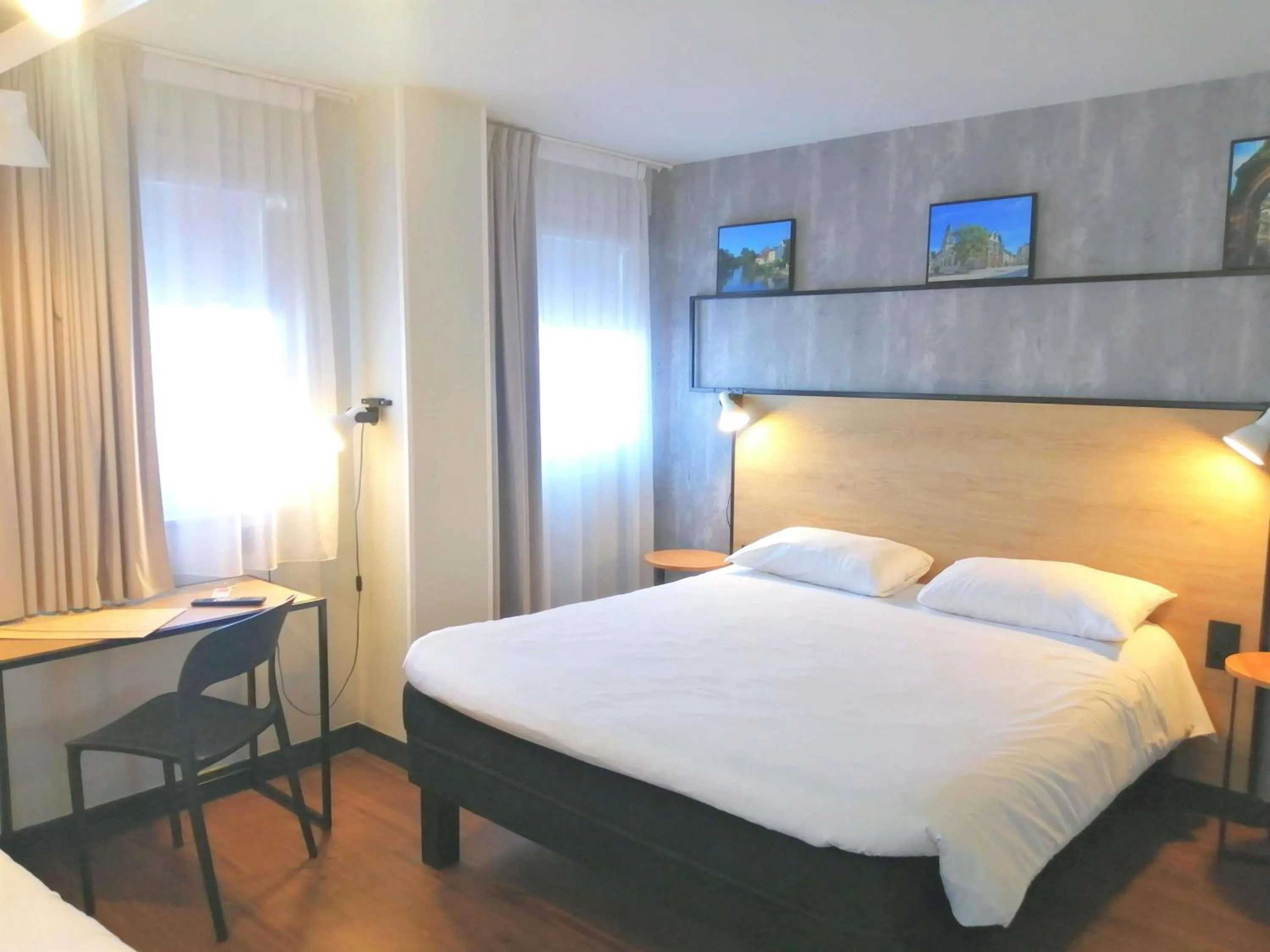 Bedroom, Bed in ibis Poitiers Sud