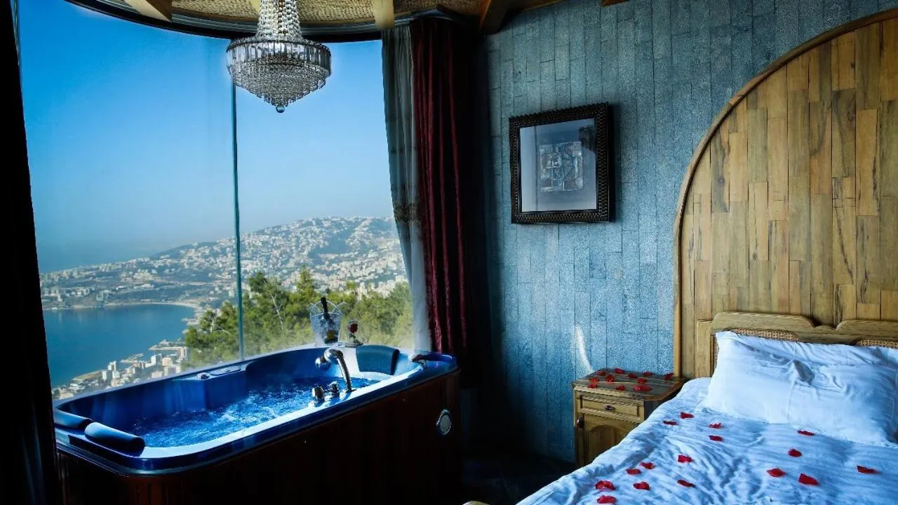 Hot Tub, Bed in Bay Lodge Boutique Hotel