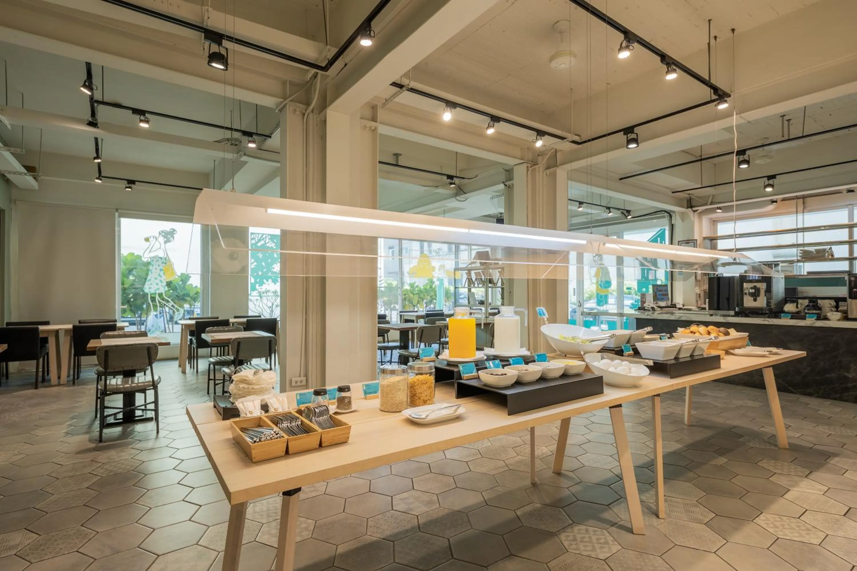 Restaurant/places to eat in Meant To Be