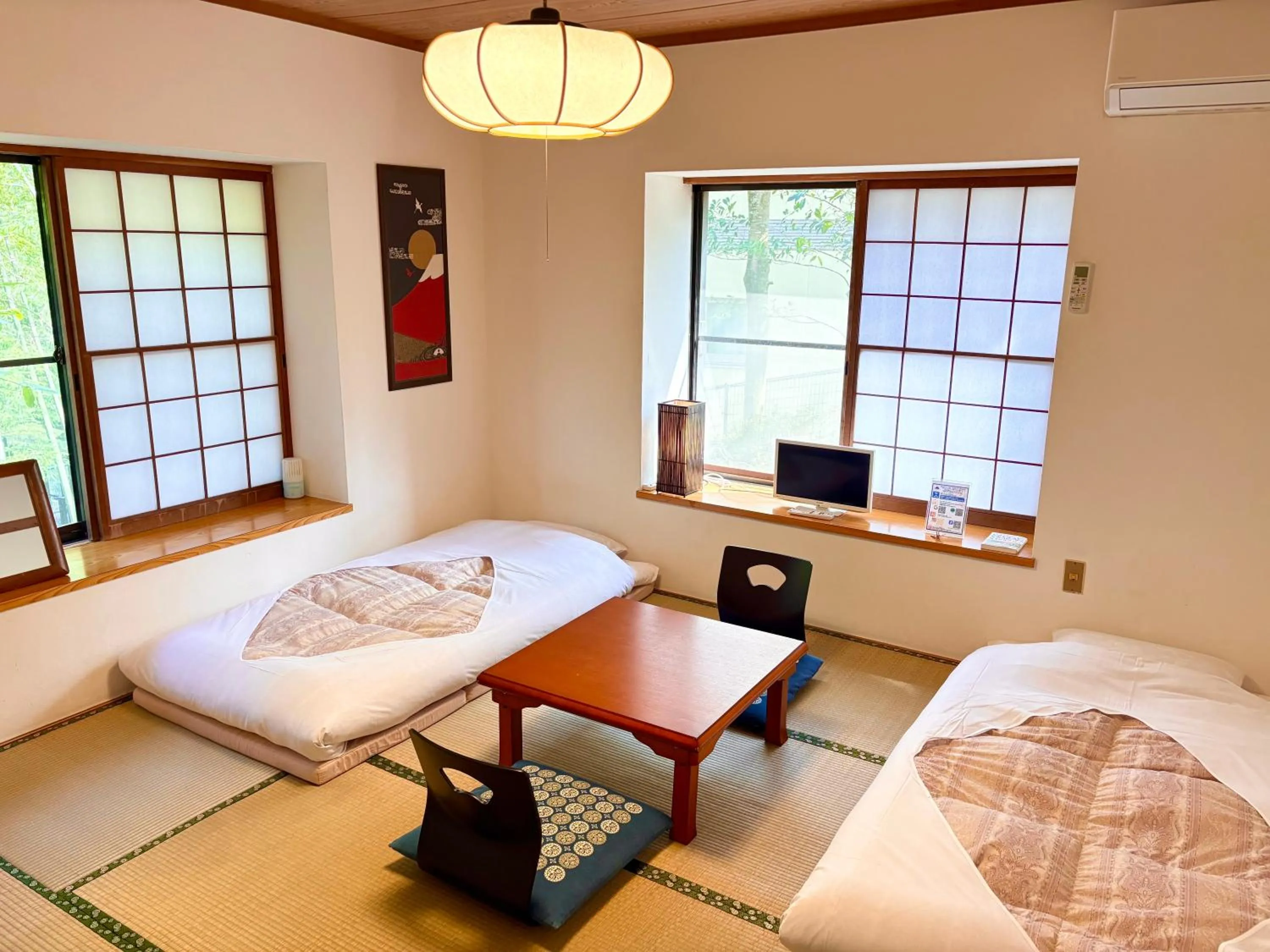 Photo of the whole room, Bed in Fuji-Hakone Guest House