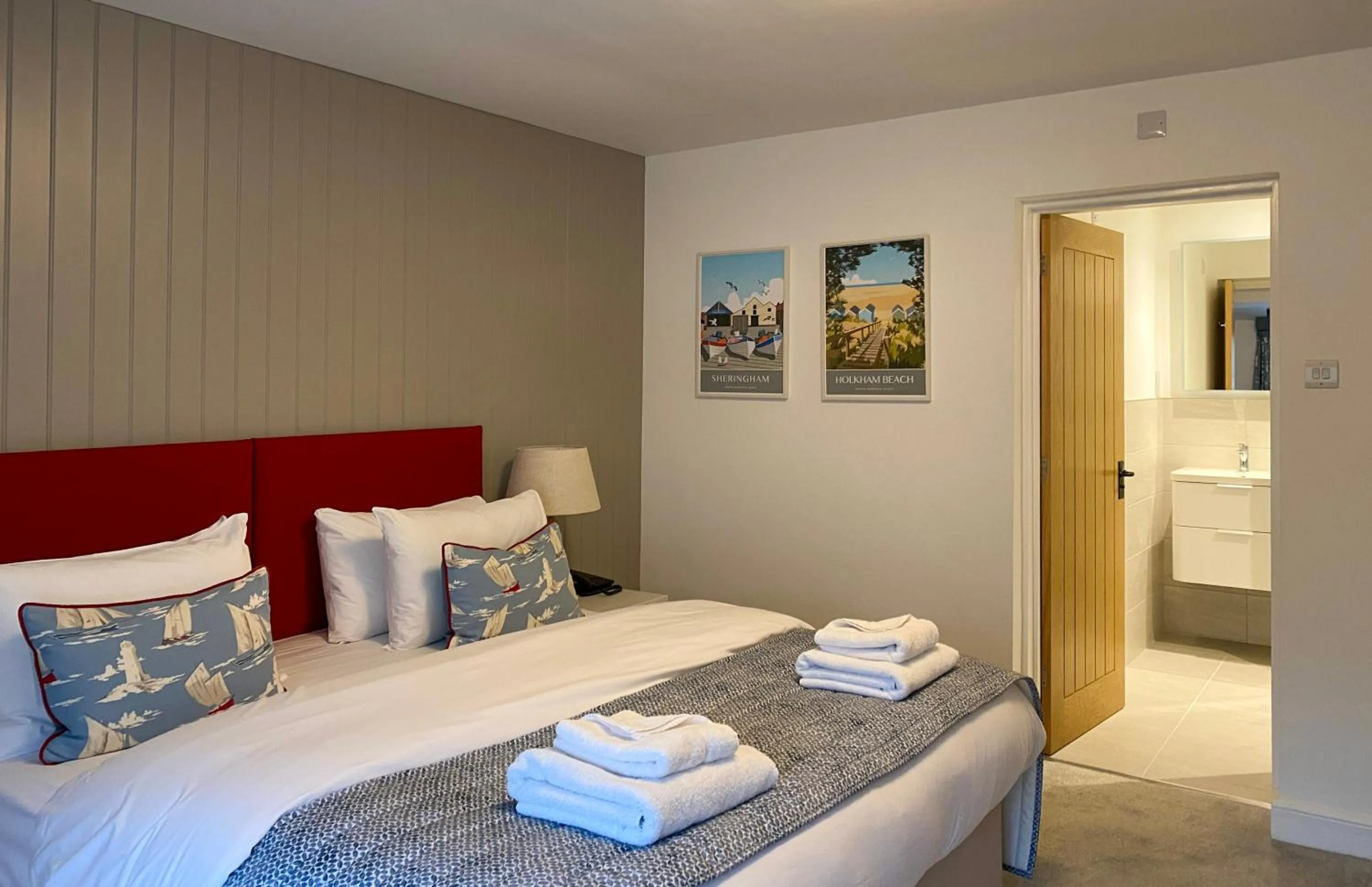 Bedroom, Bed in Caley Hall